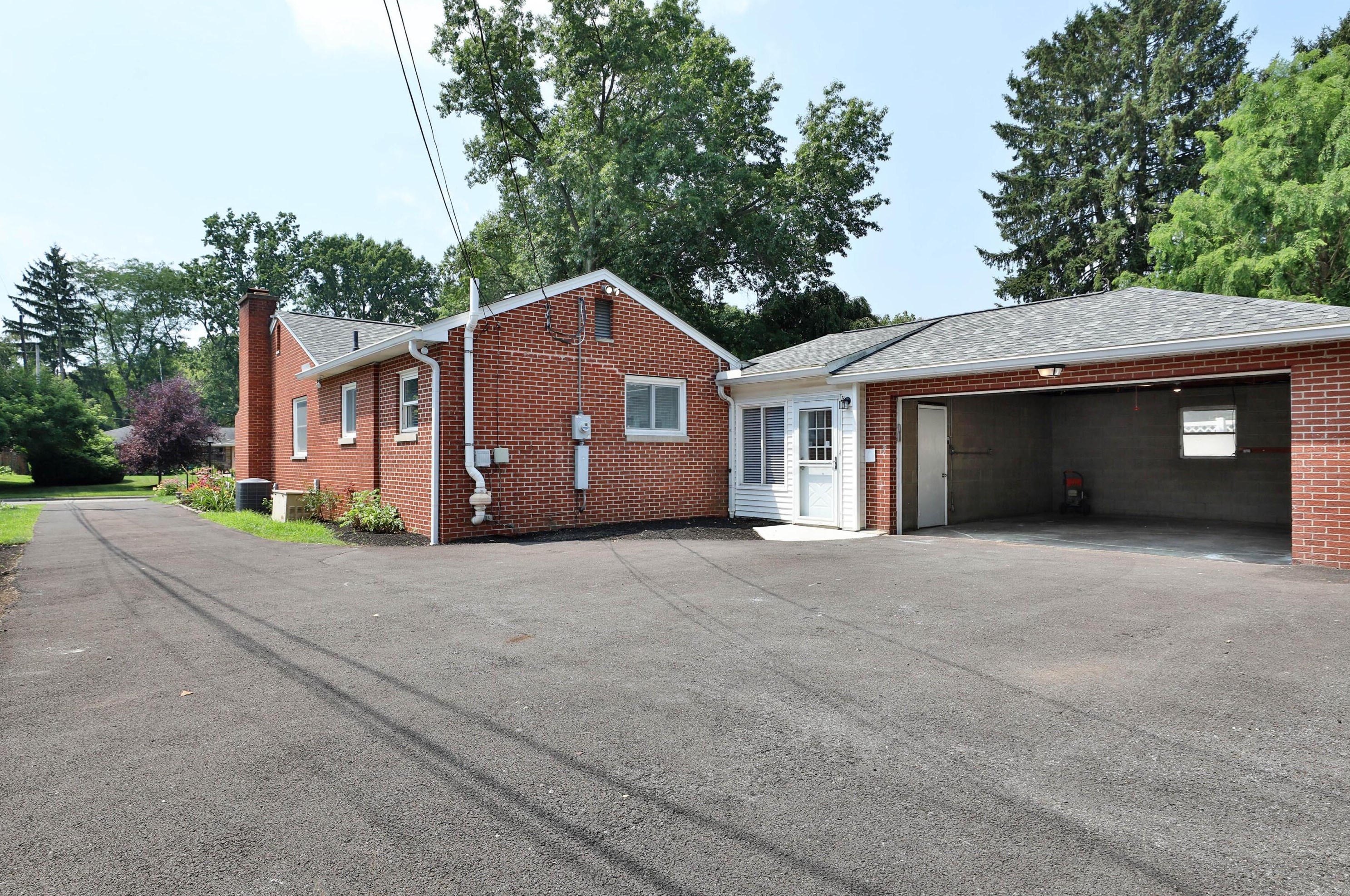 92 Ceramic Dr, Columbus OH 43214-3004 exterior