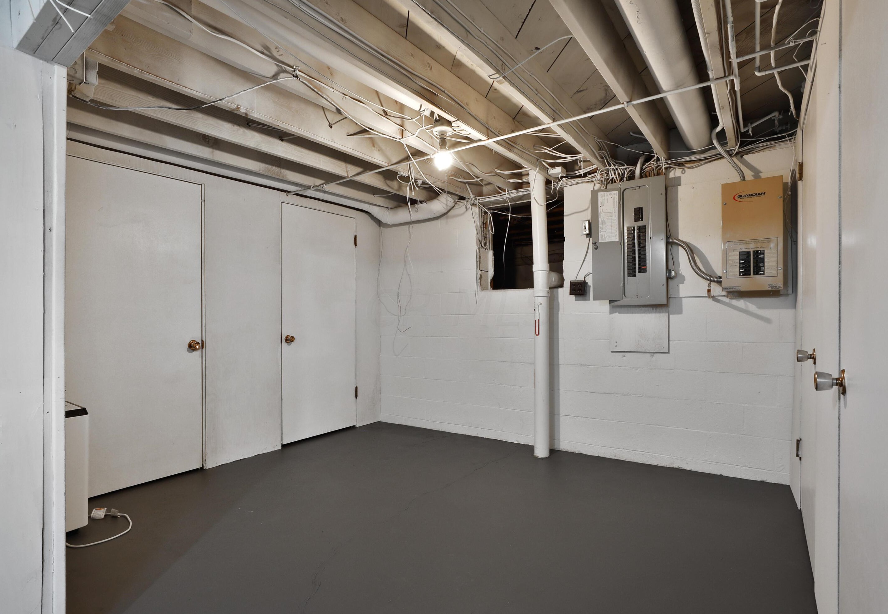 92 Ceramic Dr, Columbus OH 43214-3004 exterior