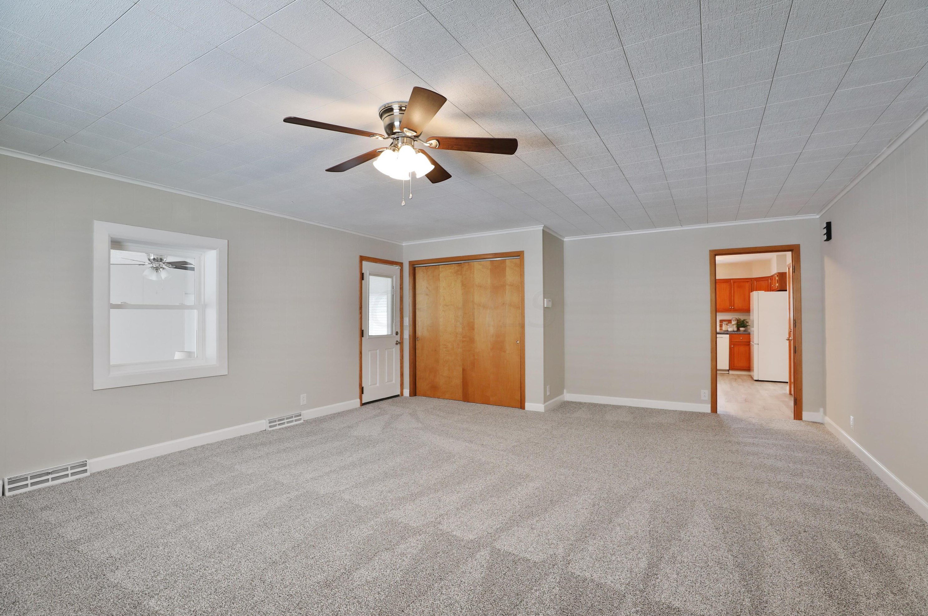 92 Ceramic Dr, Columbus OH 43214-3004 exterior