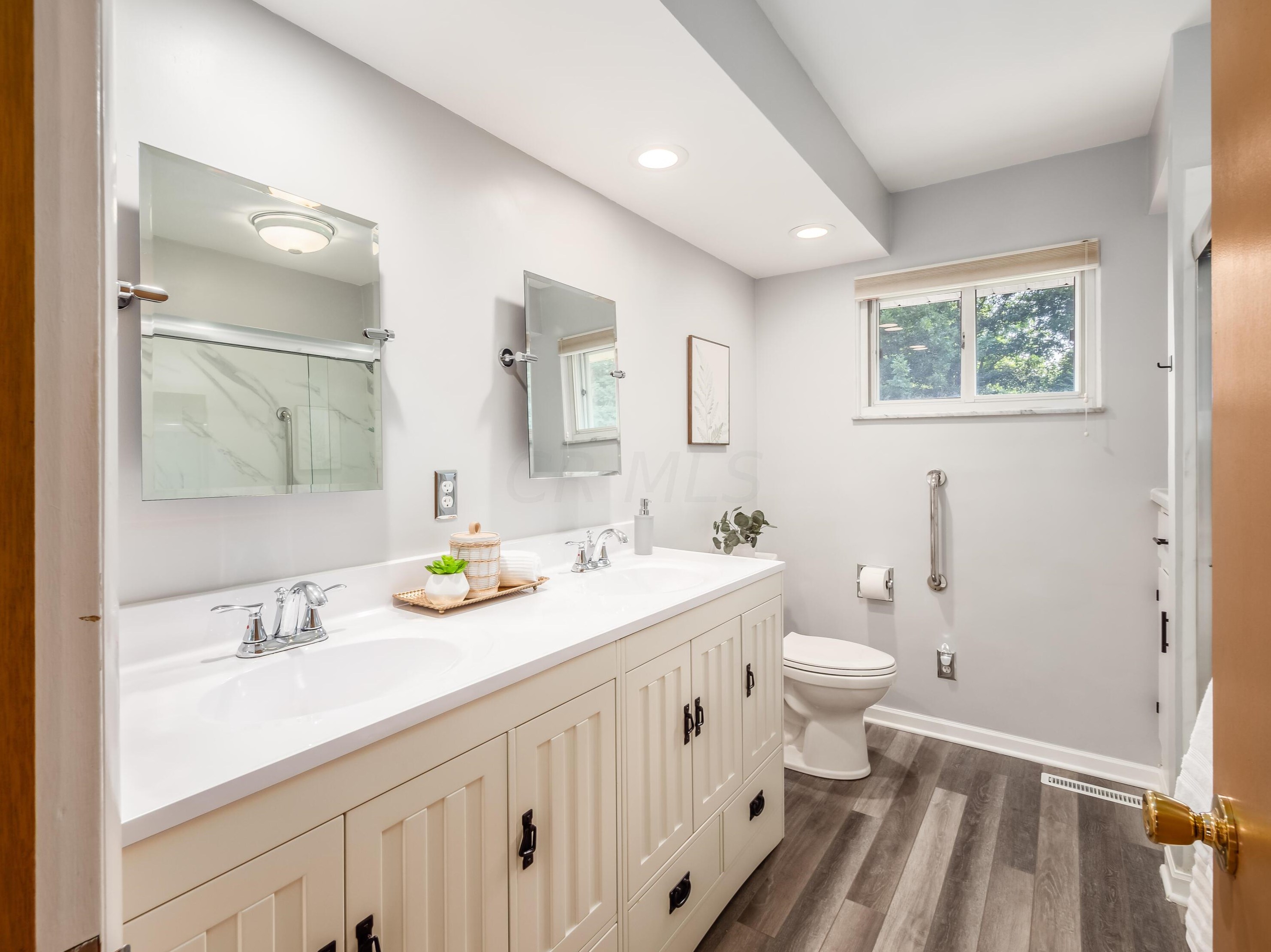 1486 Hickory Run Dr, Columbus OH 43204-1517 exterior