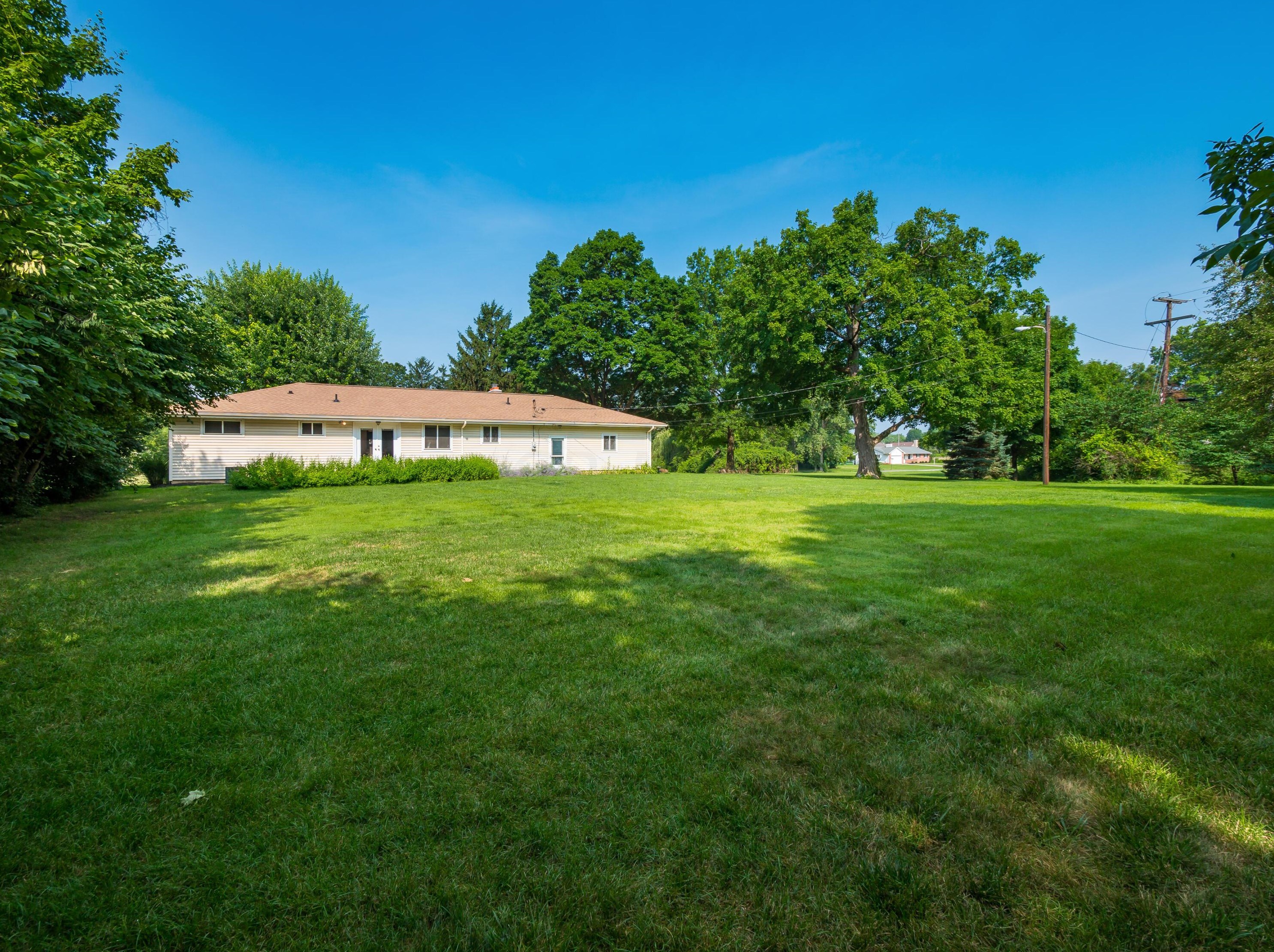 1486 Hickory Run Dr, Columbus OH 43204-1517 exterior