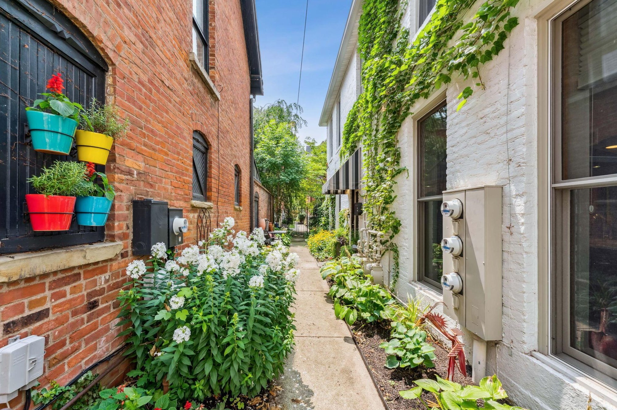 393 Library Park Ct, Columbus OH exterior