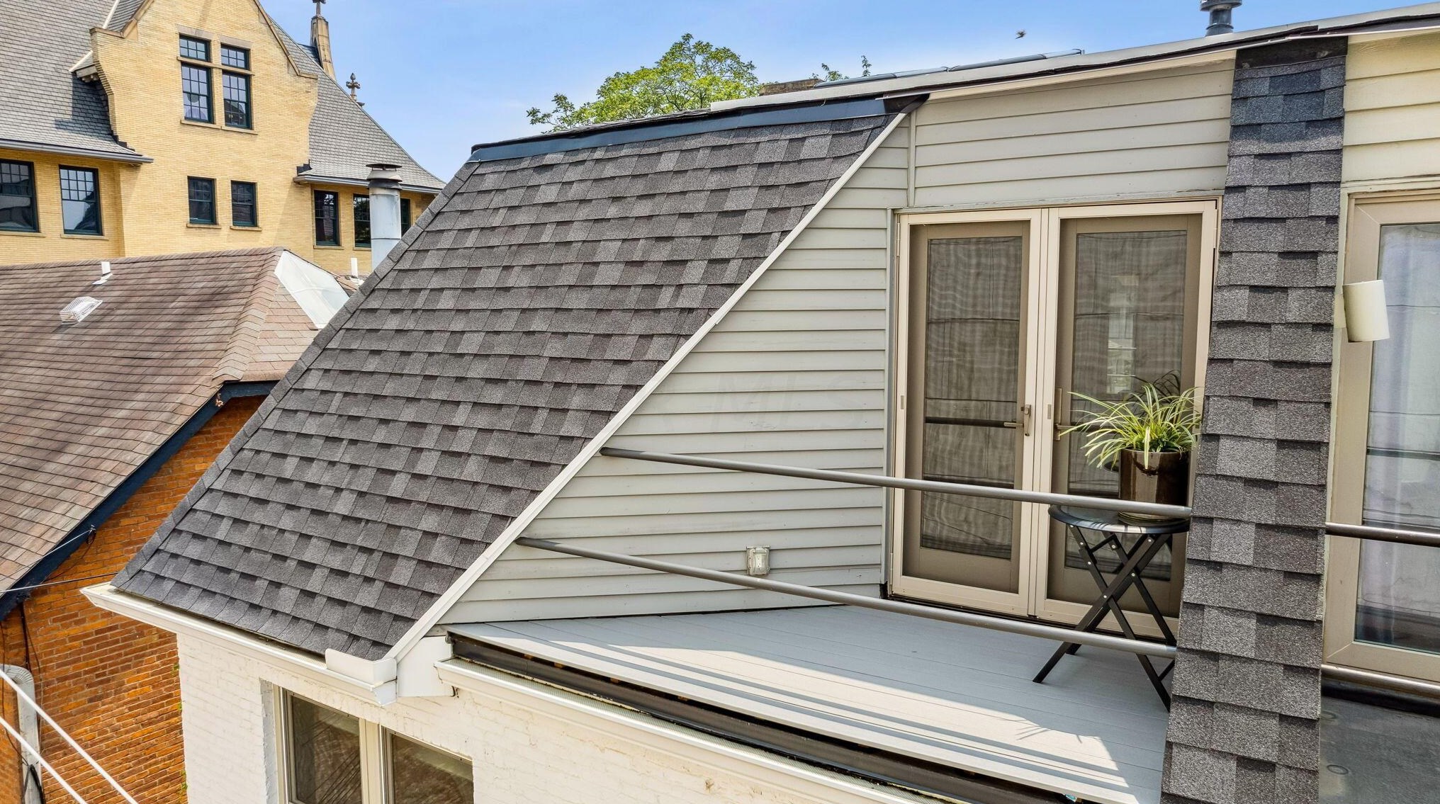 393 Library Park Ct, Columbus OH exterior