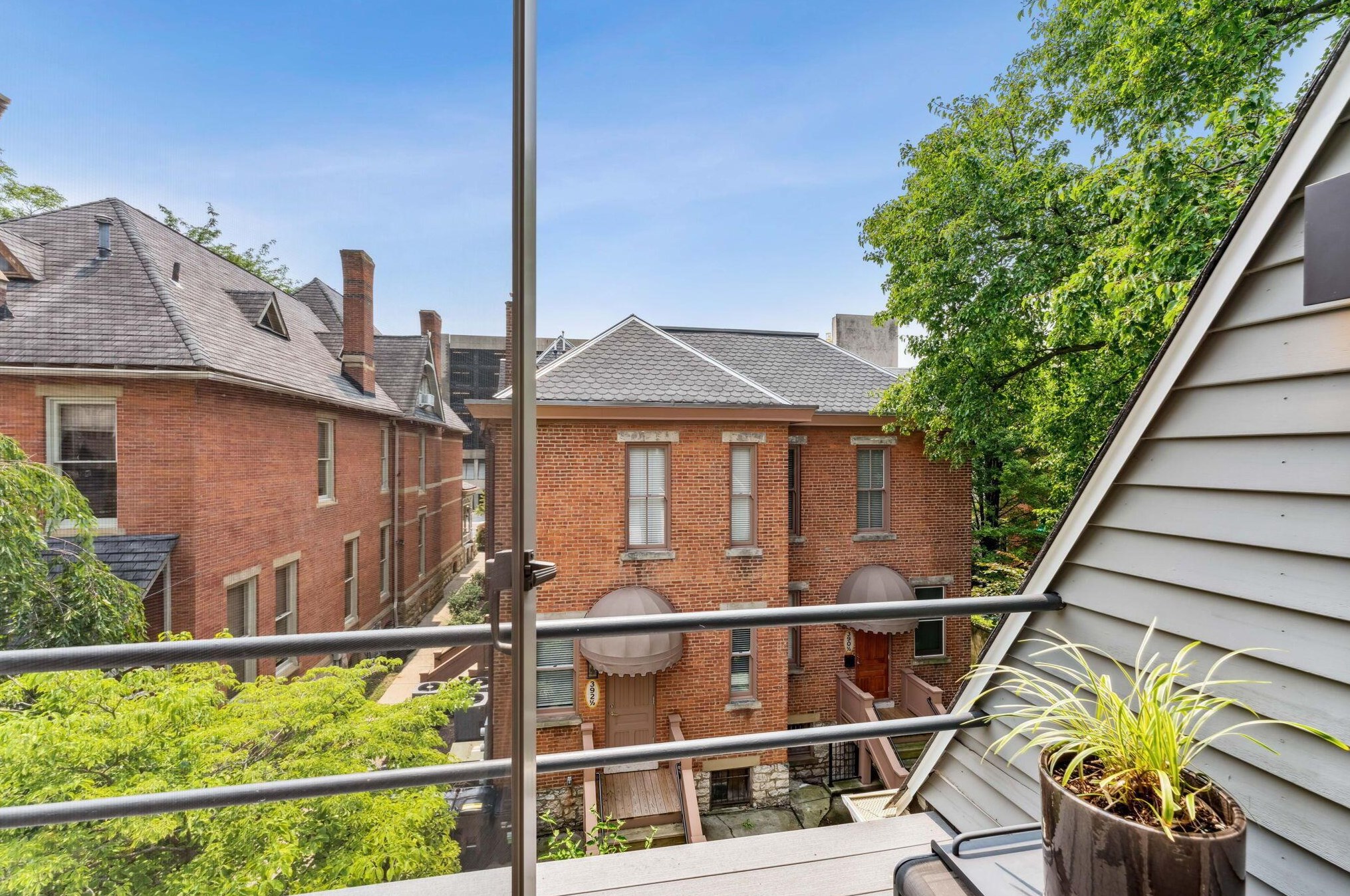 393 Library Park Ct, Columbus OH exterior