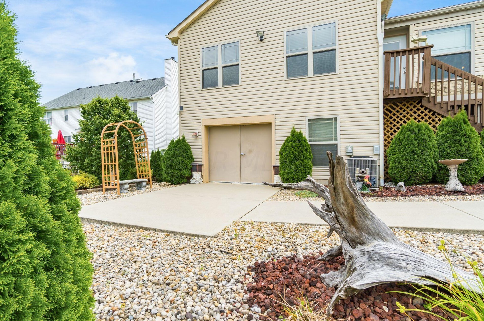 7563 Jenkins Dr, Cnl Wnchstr OH  43110-8381 exterior