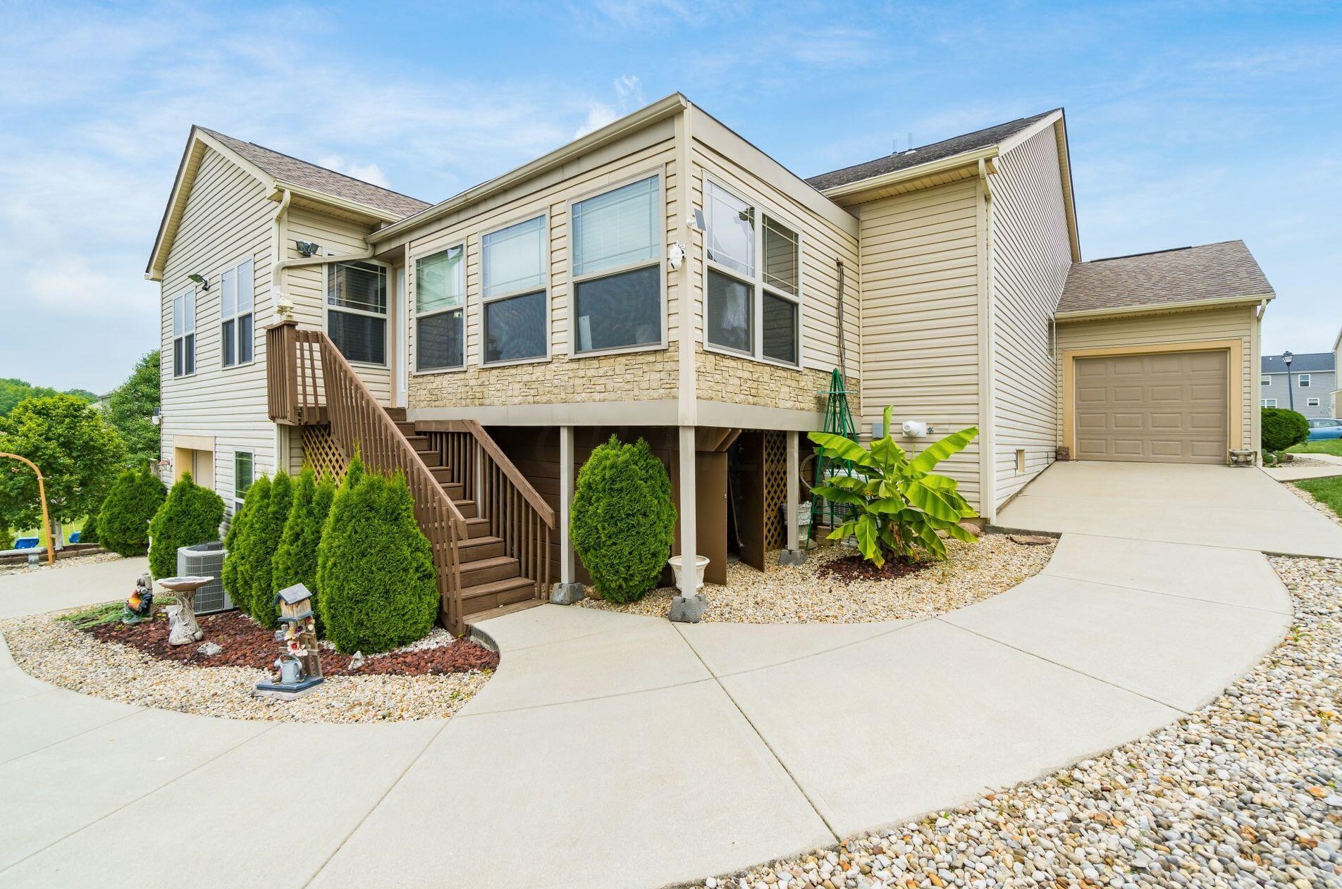 7563 Jenkins Dr, Cnl Wnchstr OH  43110-8381 exterior