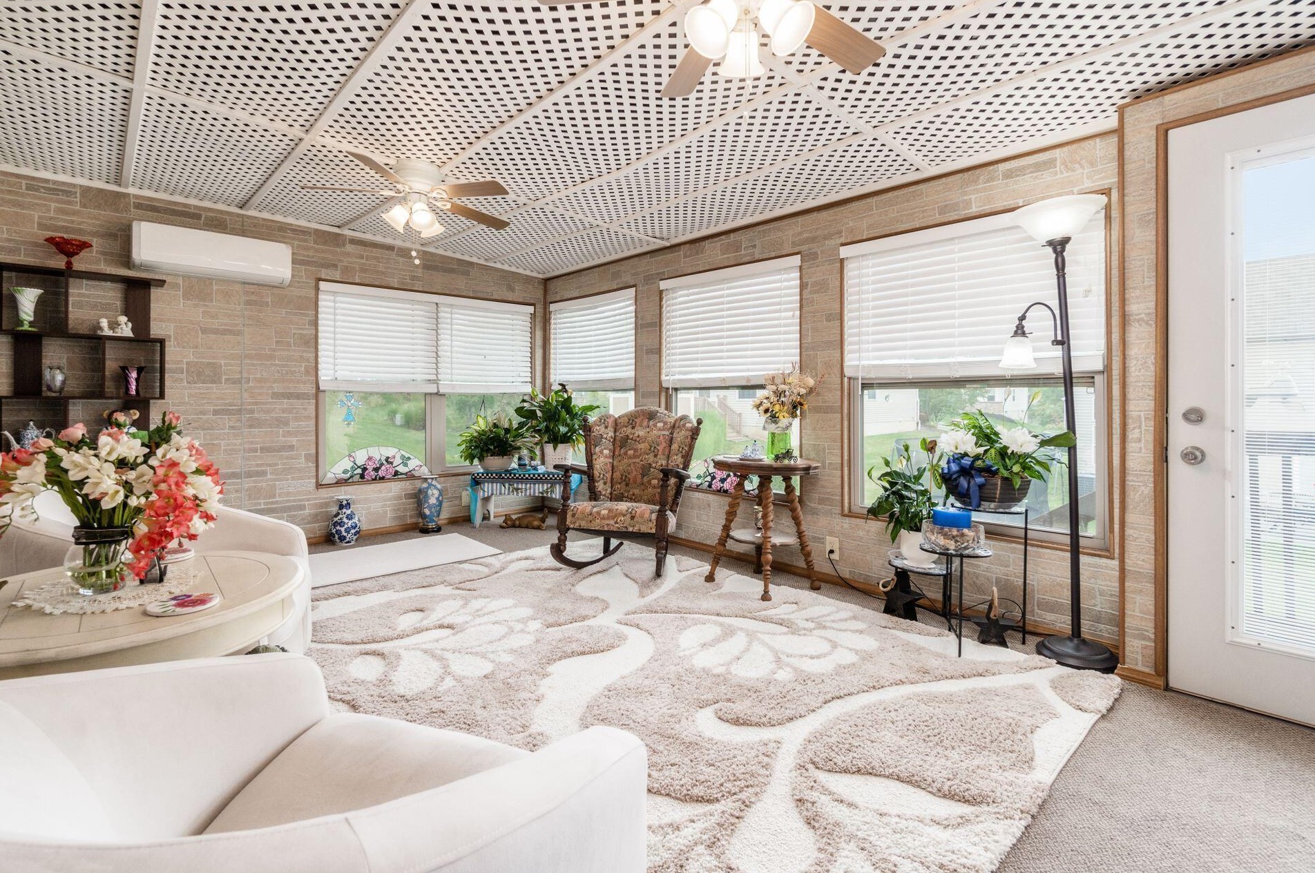 7563 Jenkins Dr, Cnl Wnchstr OH  43110-8381 exterior