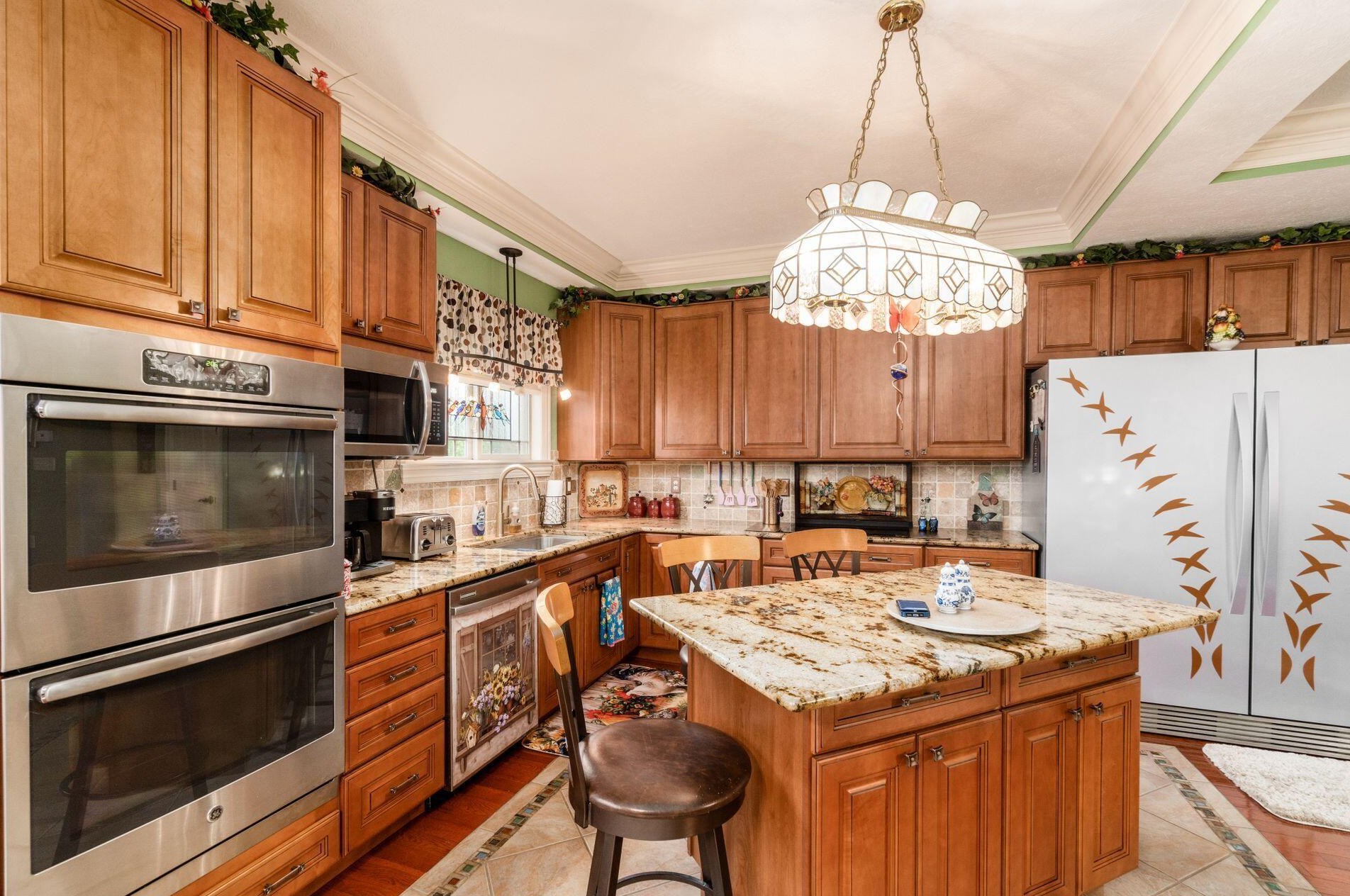 7563 Jenkins Dr, Cnl Wnchstr OH  43110-8381 exterior