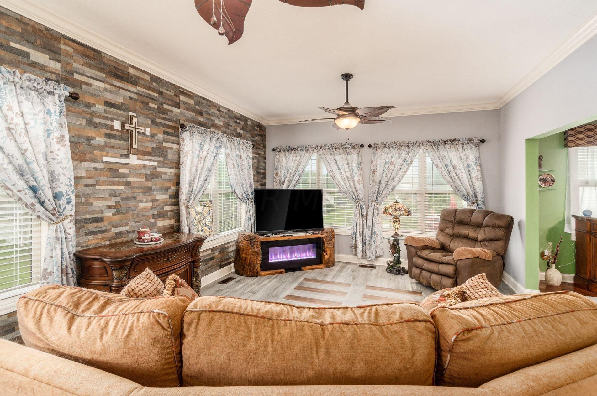 7563 Jenkins Dr, Cnl Wnchstr OH  43110-8381 exterior