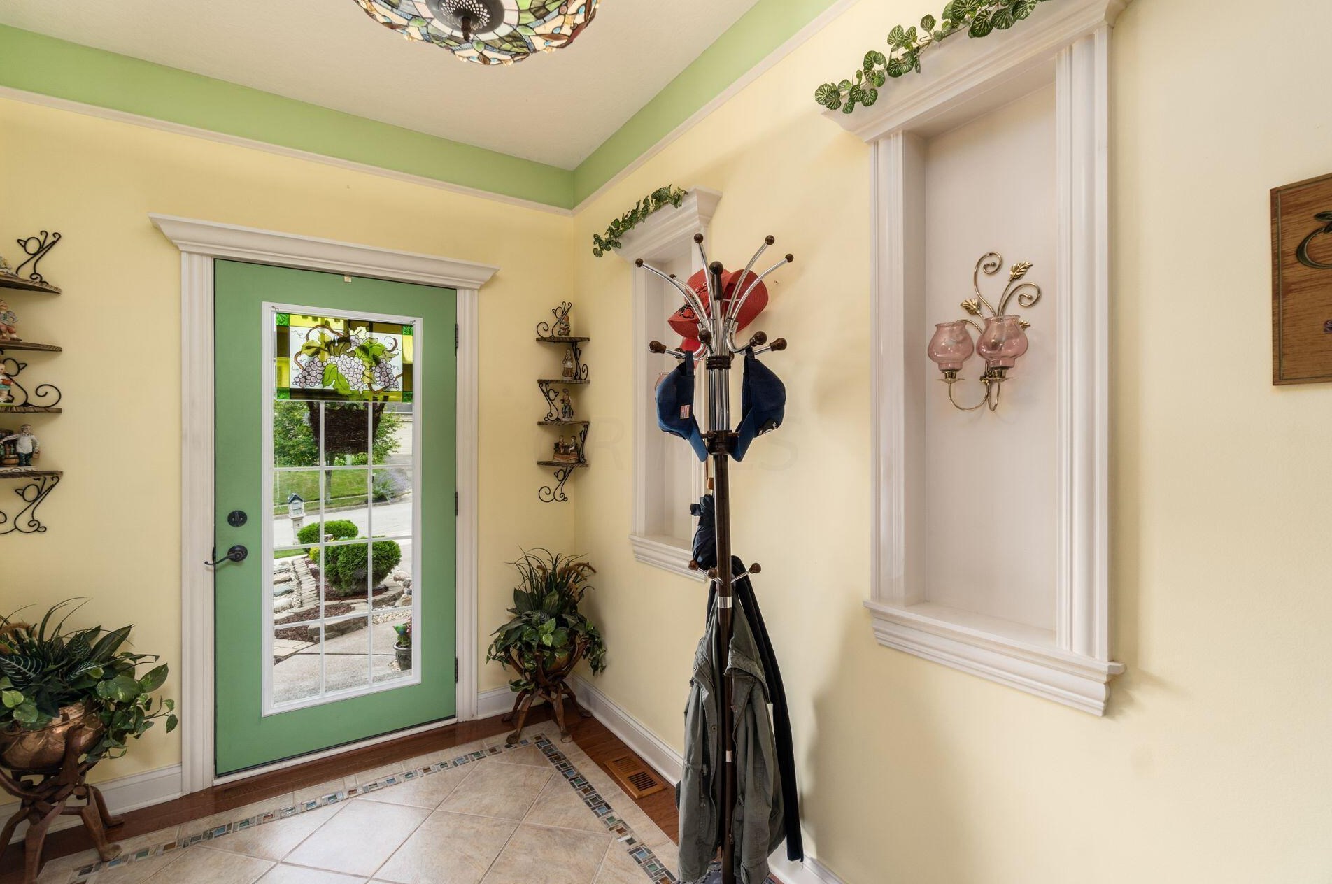 7563 Jenkins Dr, Cnl Wnchstr OH  43110-8381 exterior