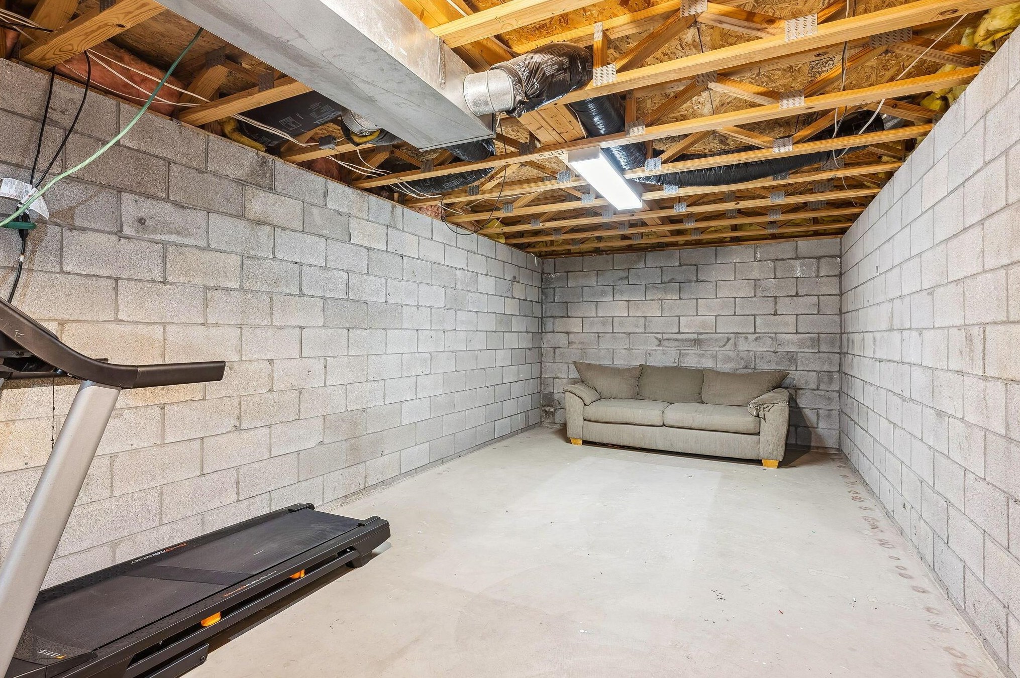 274 Chatterly Ln, Columbus OH 43207-5334 exterior