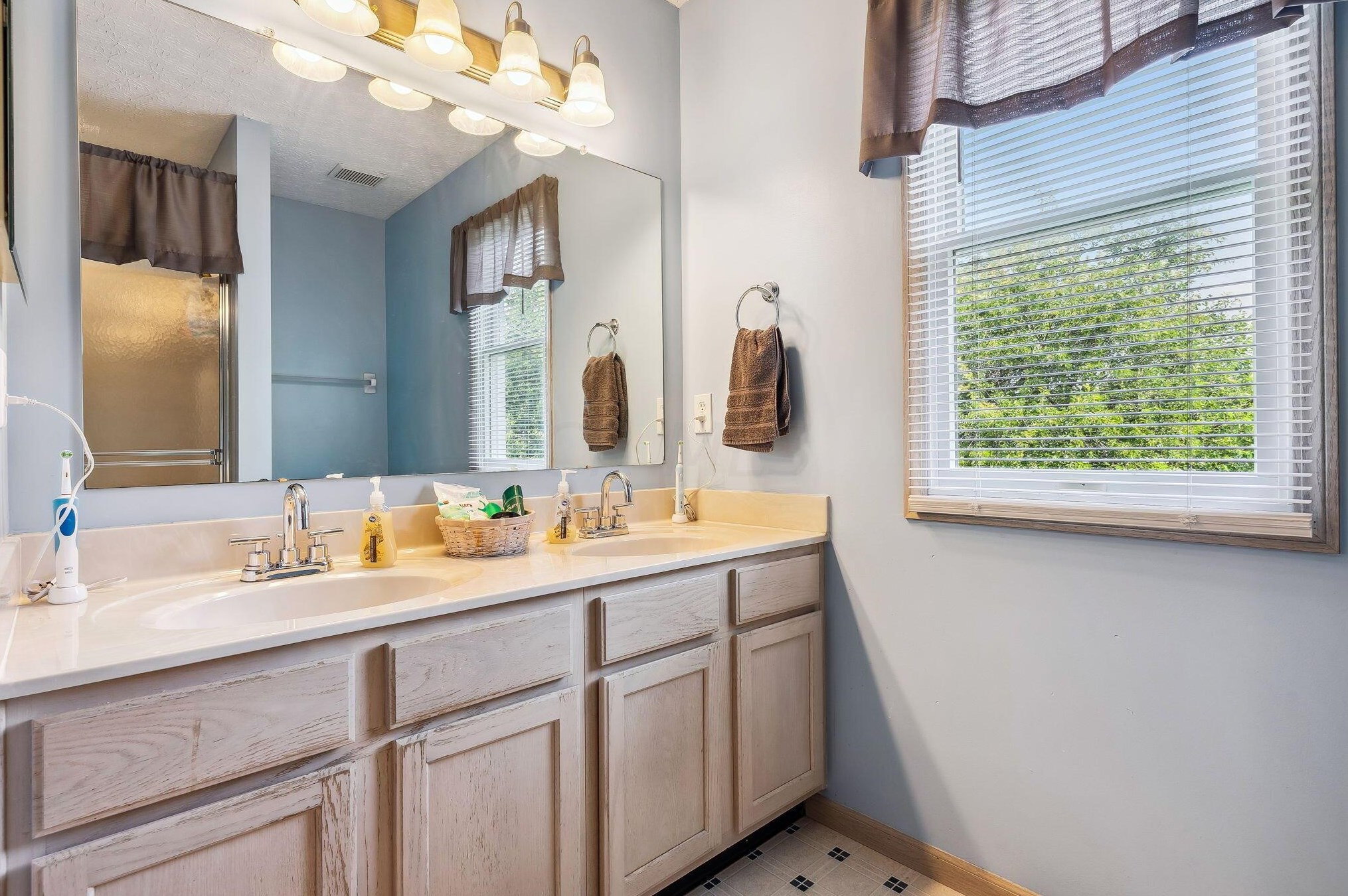 274 Chatterly Ln, Columbus OH 43207-5334 exterior