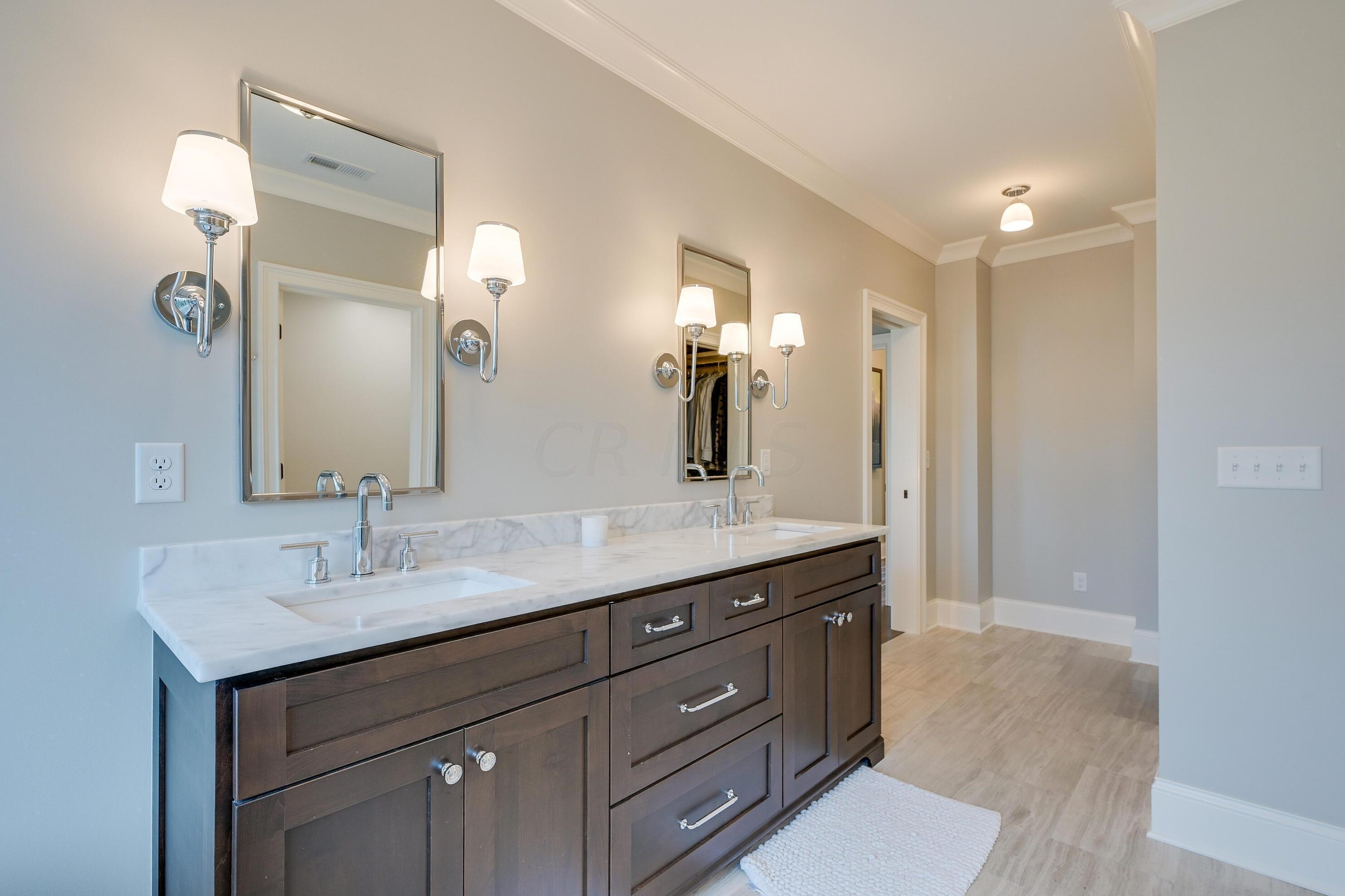 445 Beck St, Columbus OH 43215-5727 exterior