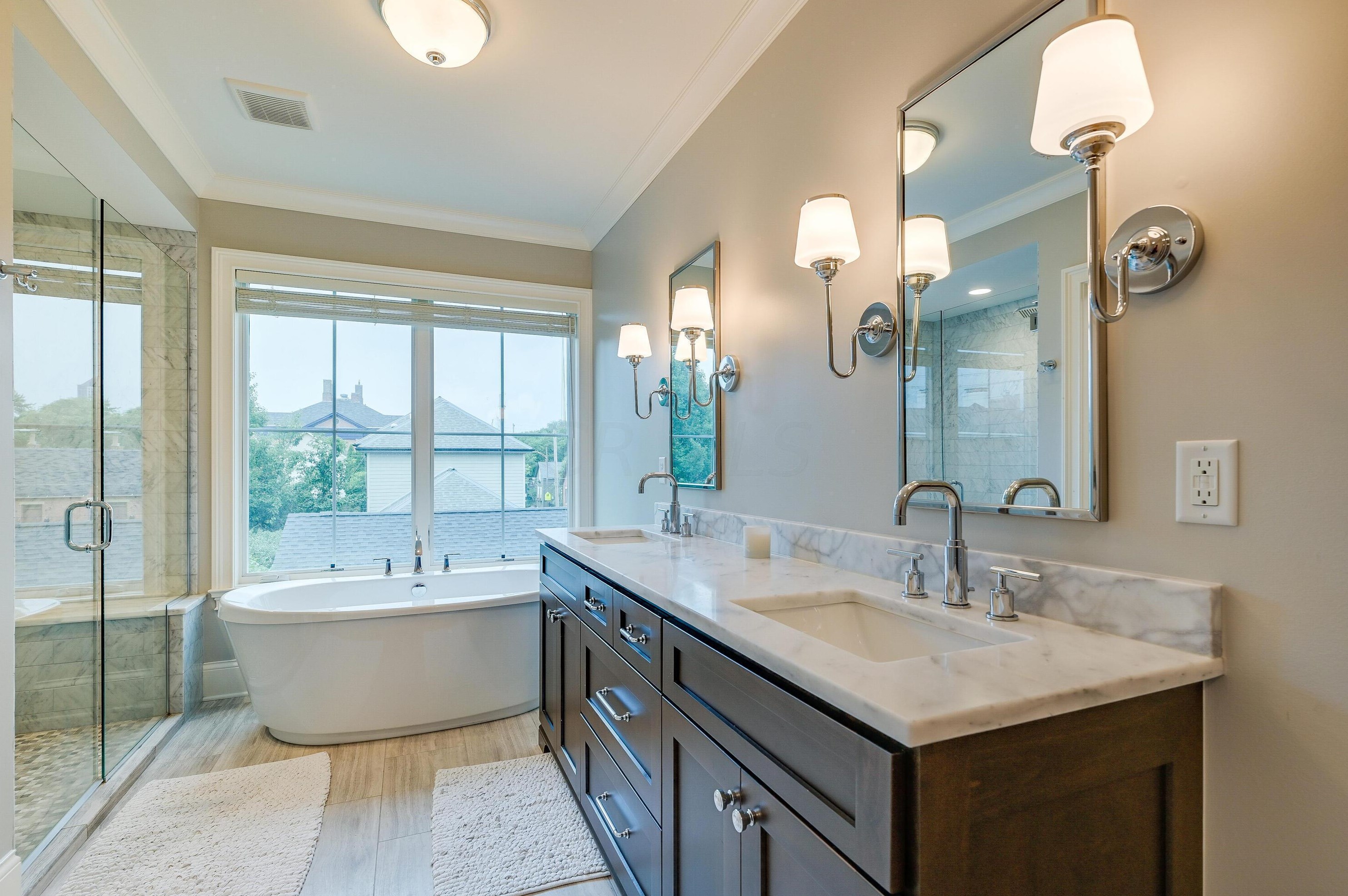 445 Beck St, Columbus OH 43215-5727 exterior