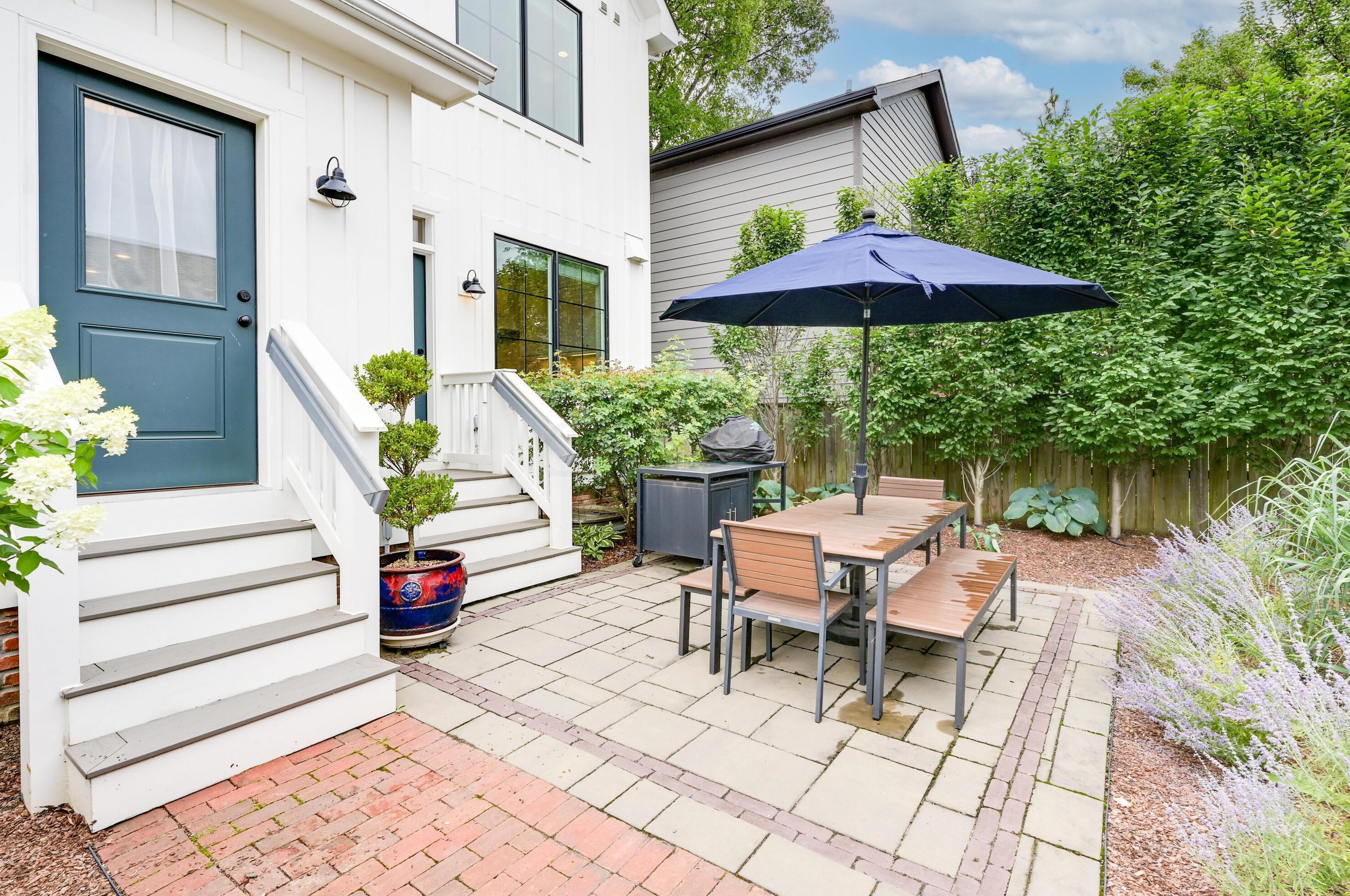 445 Beck St, Columbus OH 43215-5727 exterior