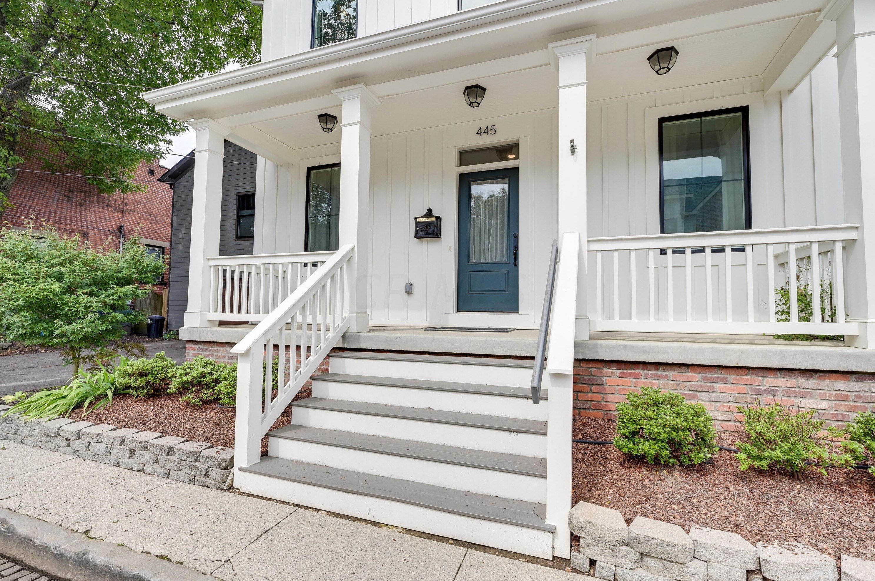 445 Beck St, Columbus OH 43215-5727 exterior