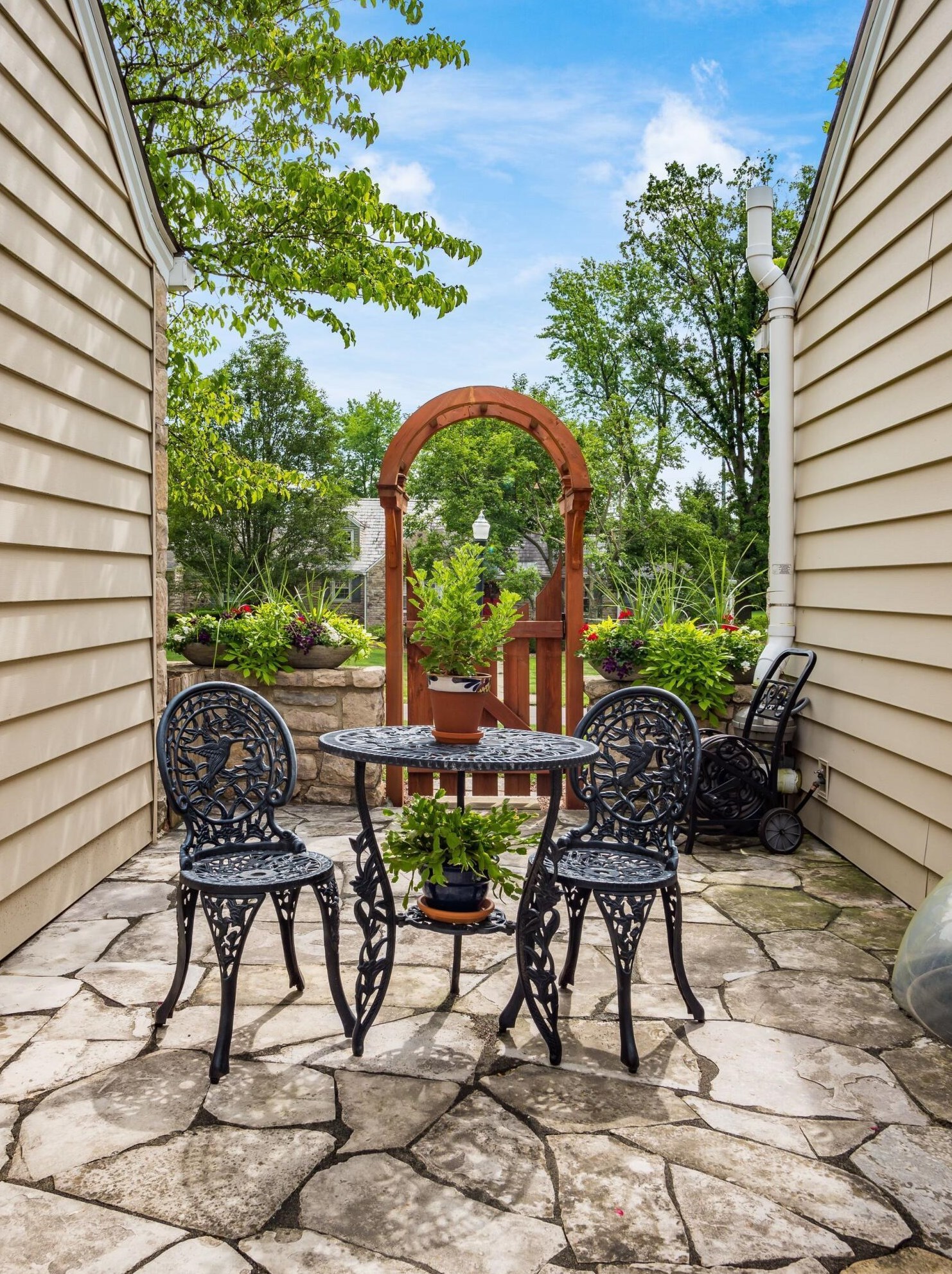 363 Kellner Rd, Columbus OH 43209-2266 exterior