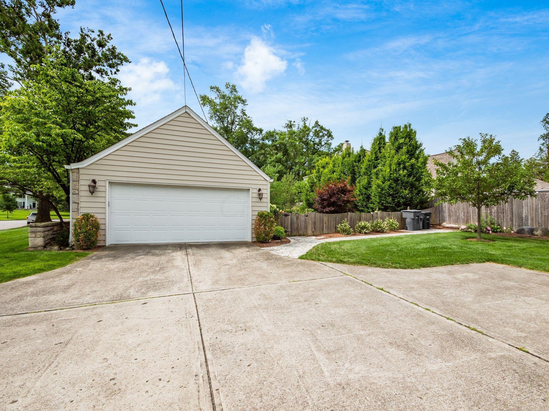 363 Kellner Rd, Columbus OH 43209-2266 exterior