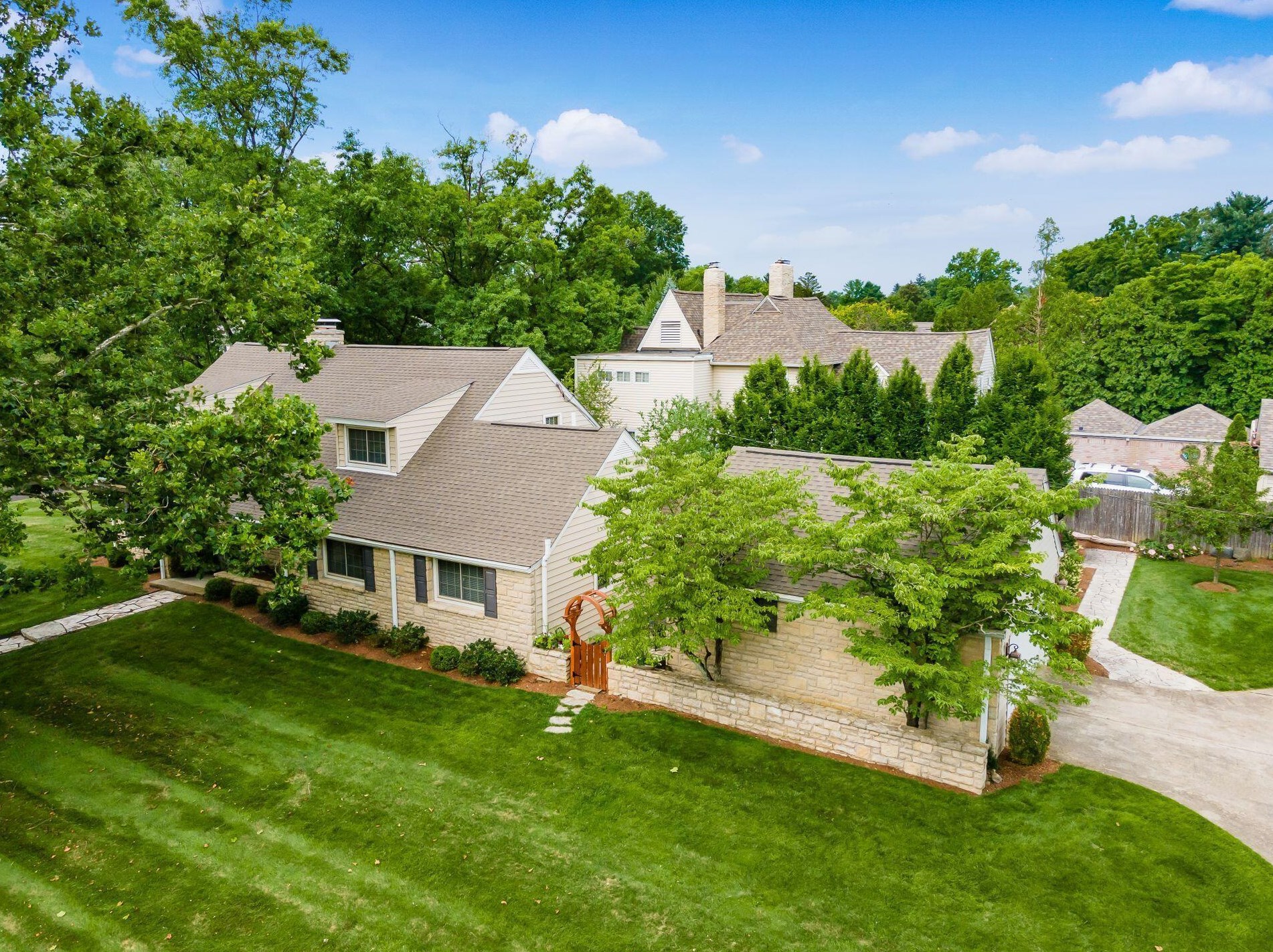 363 Kellner Rd, Columbus OH 43209-2266 exterior