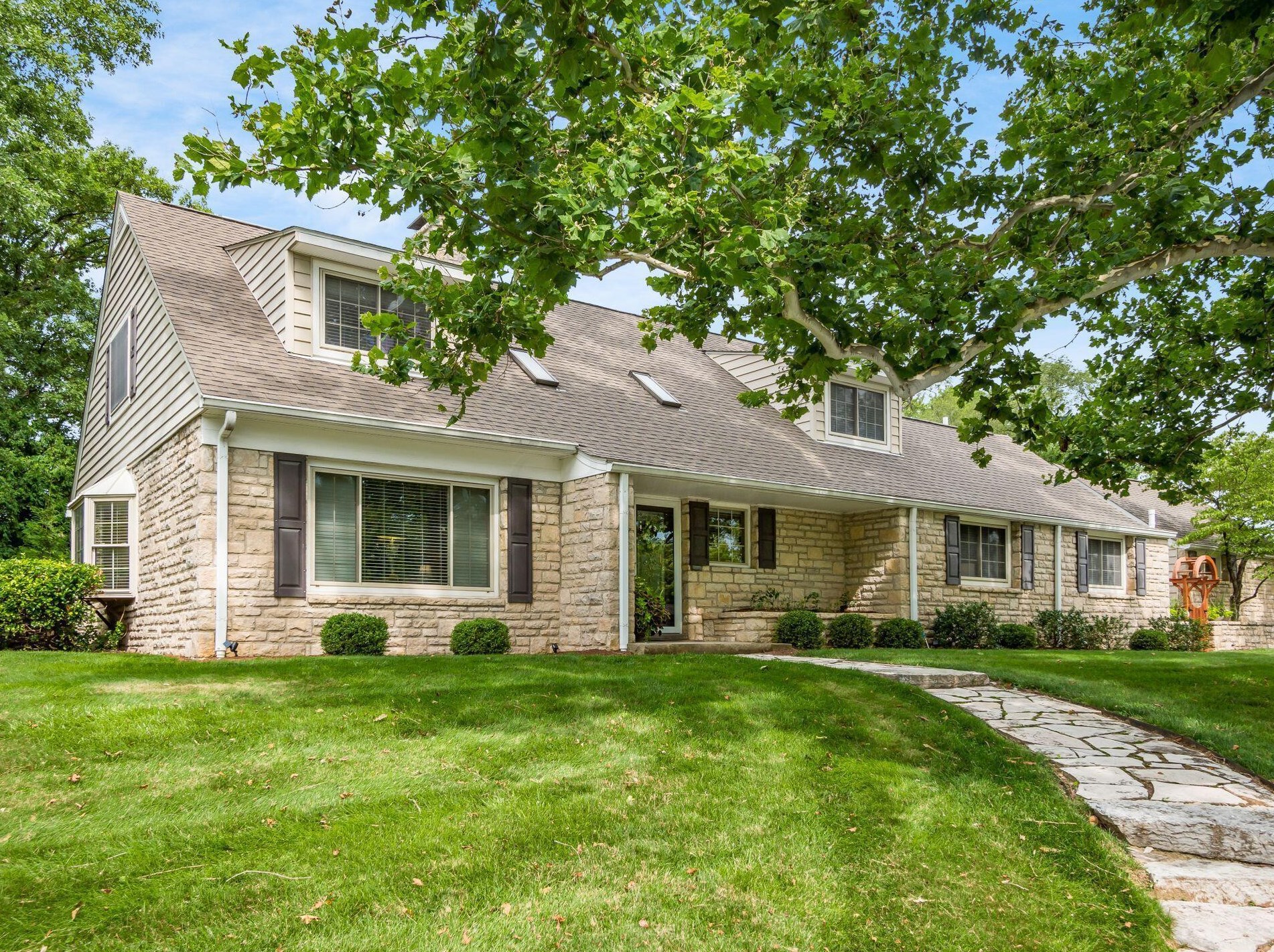 363 Kellner Rd, Columbus OH 43209-2266 exterior