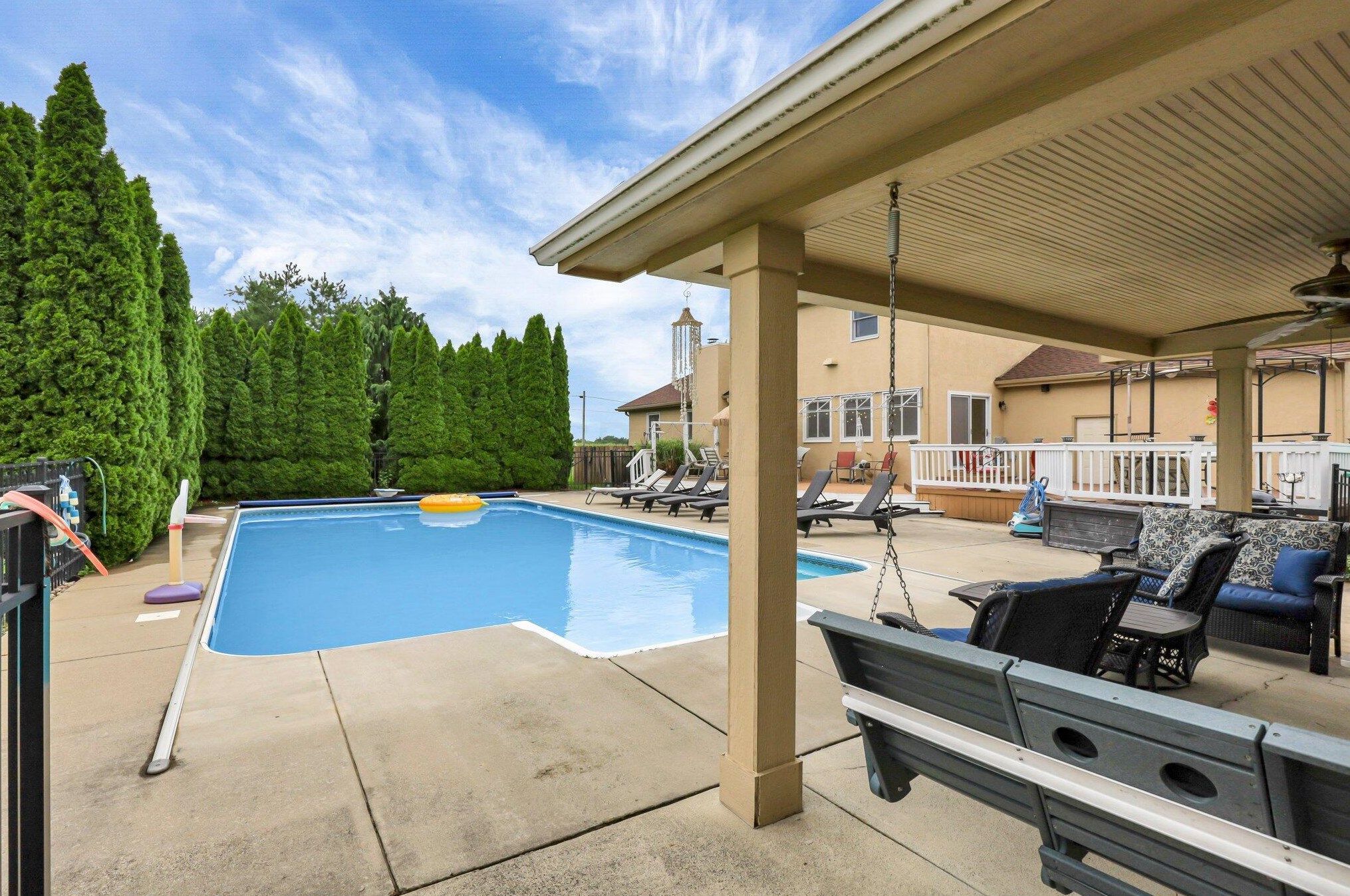 1032 Slate Rdg Dr, Cnl Wnchstr OH  43110-9341 exterior