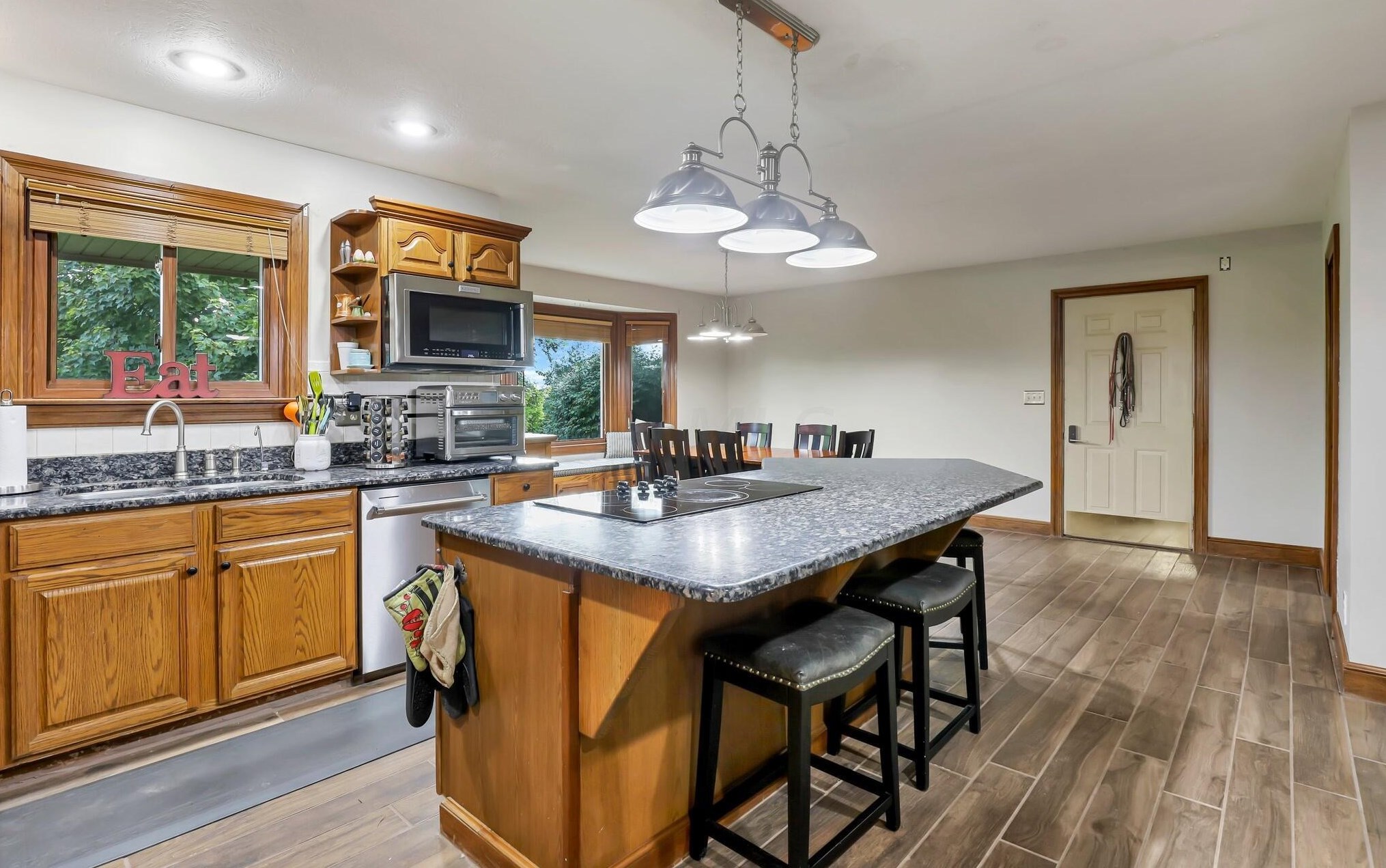 1032 Slate Rdg Dr, Cnl Wnchstr OH  43110-9341 exterior