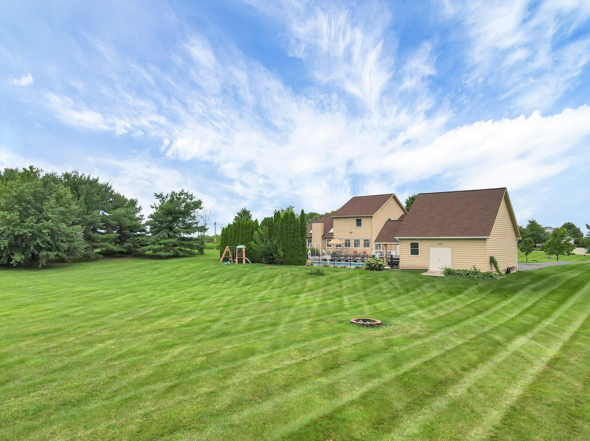 1032 Slate Rdg Dr, Cnl Wnchstr OH  43110-9341 exterior