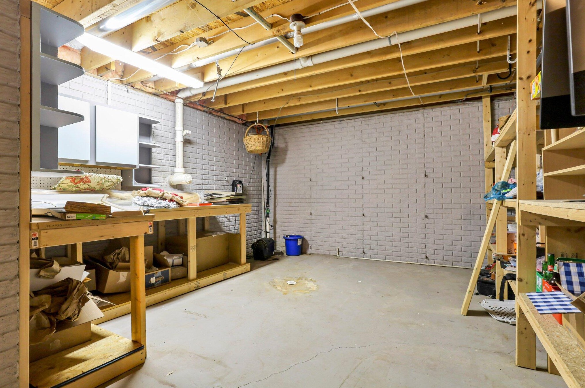 1032 Slate Rdg Dr, Cnl Wnchstr OH  43110-9341 exterior