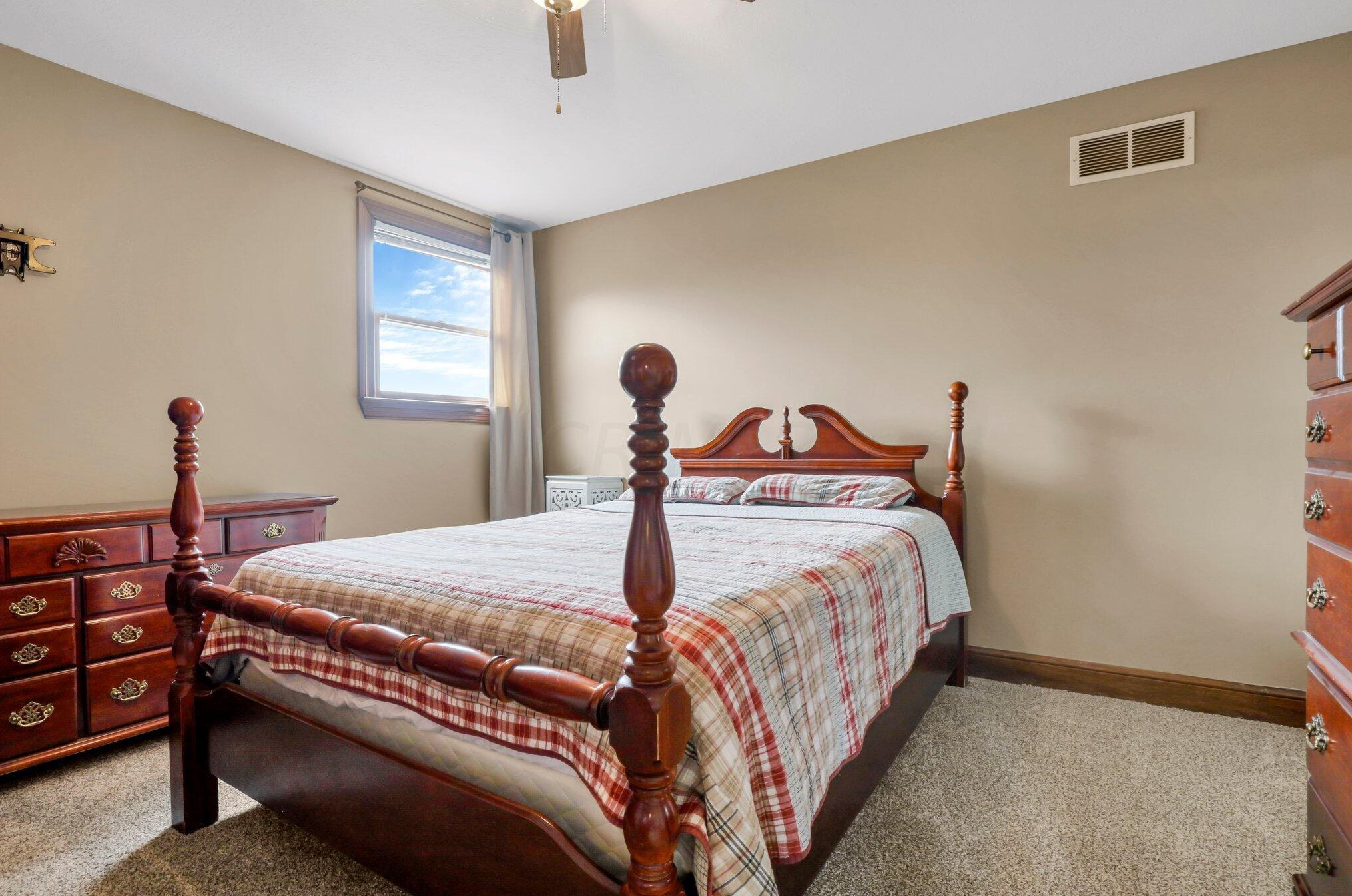 1032 Slate Rdg Dr, Cnl Wnchstr OH  43110-9341 exterior