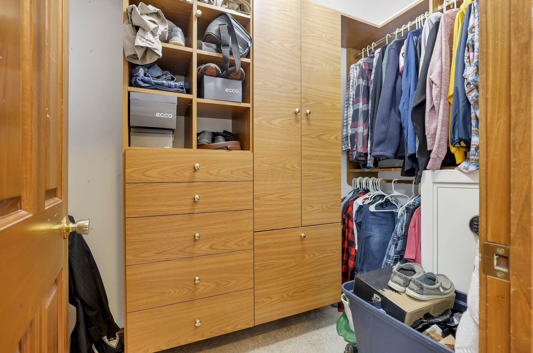 1032 Slate Rdg Dr, Cnl Wnchstr OH  43110-9341 exterior