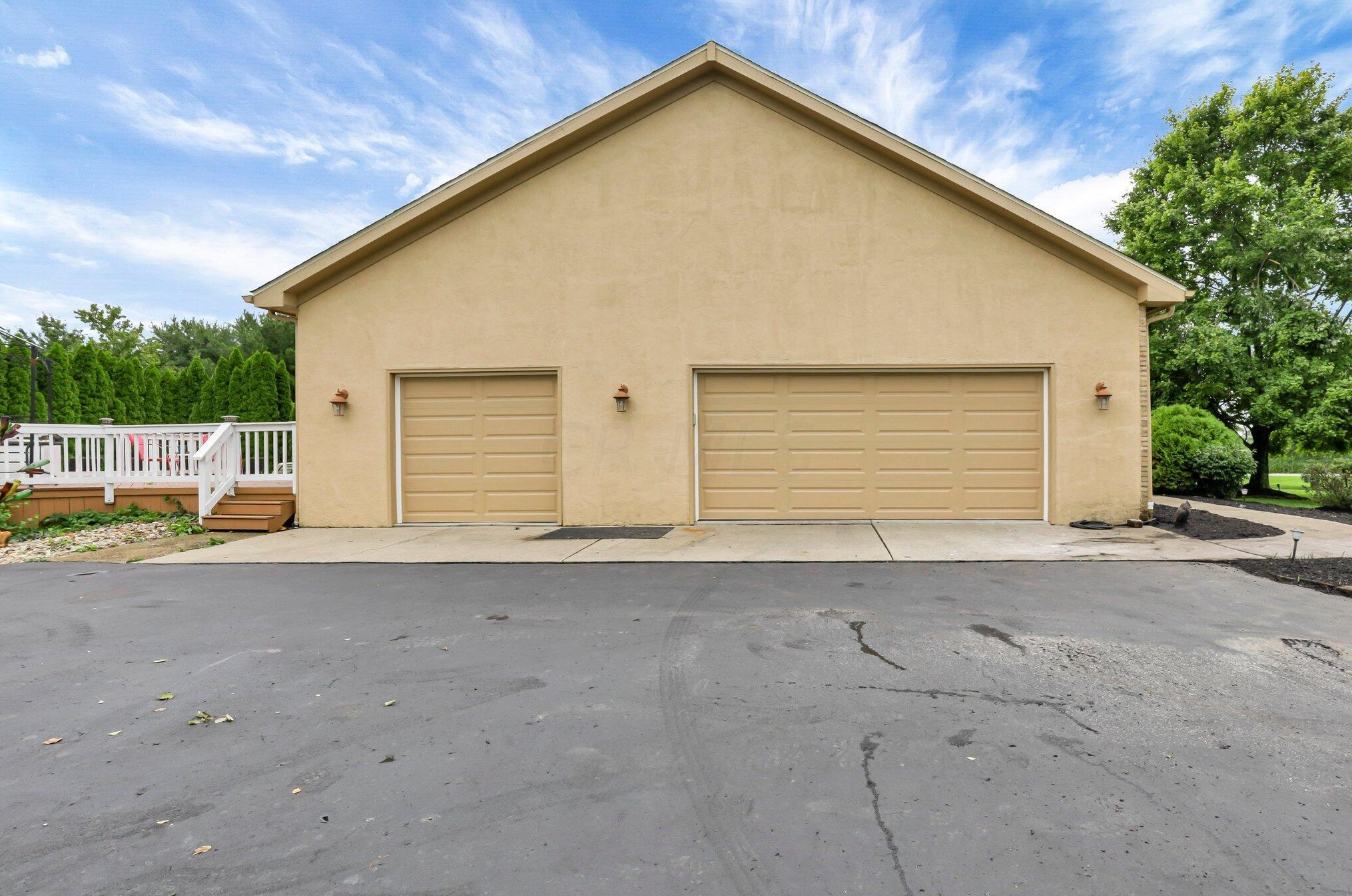 1032 Slate Rdg Dr, Cnl Wnchstr OH  43110-9341 exterior