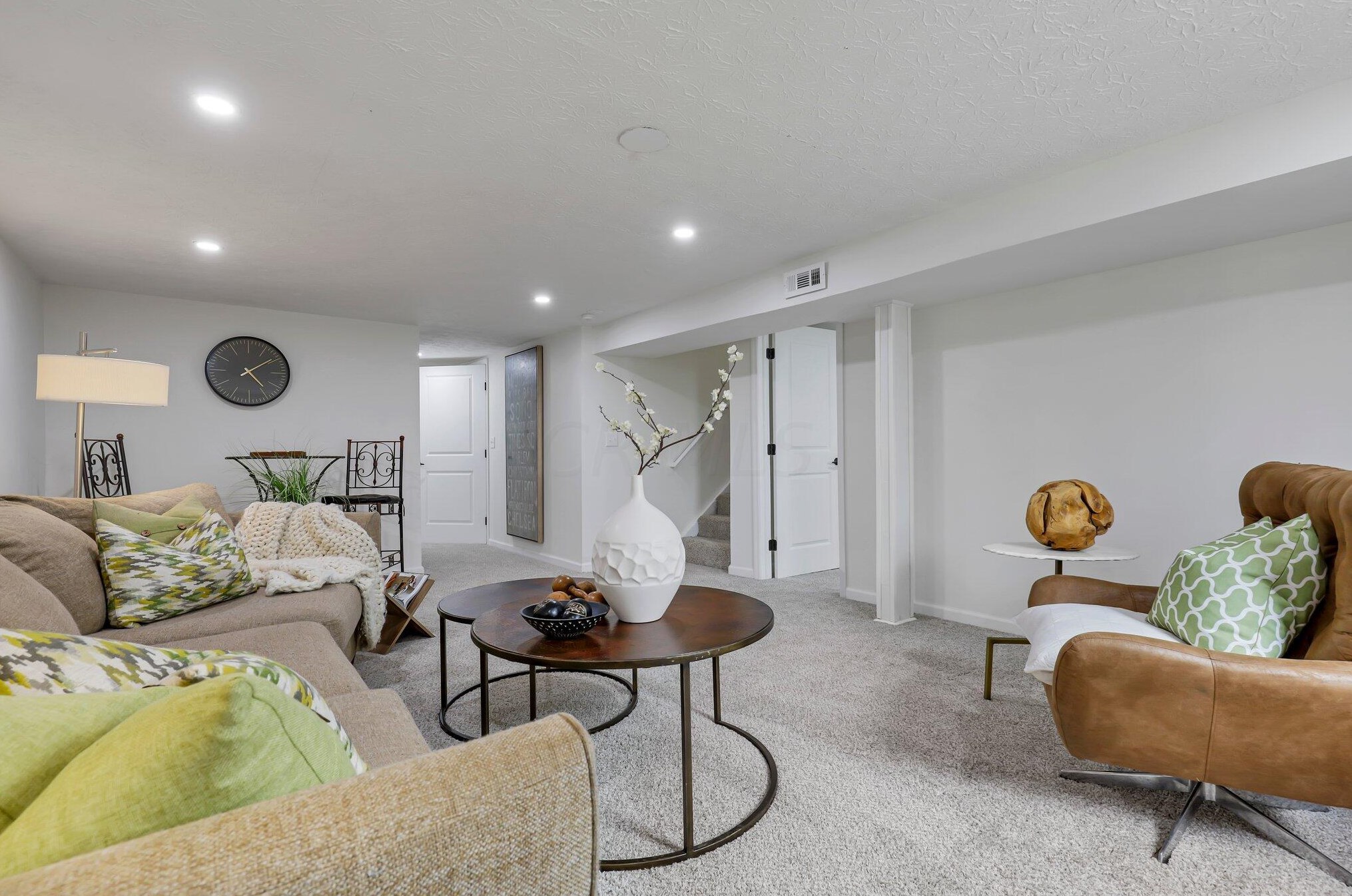 1592 Jonathan Dr, Columbus OH 43207-2735 exterior