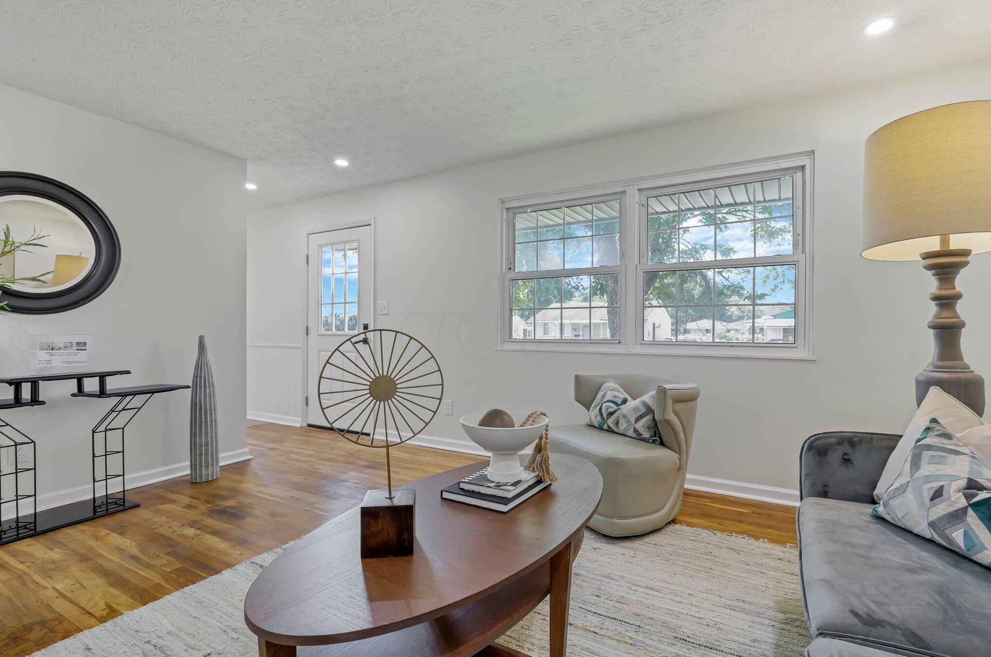 1592 Jonathan Dr, Columbus OH 43207-2735 exterior