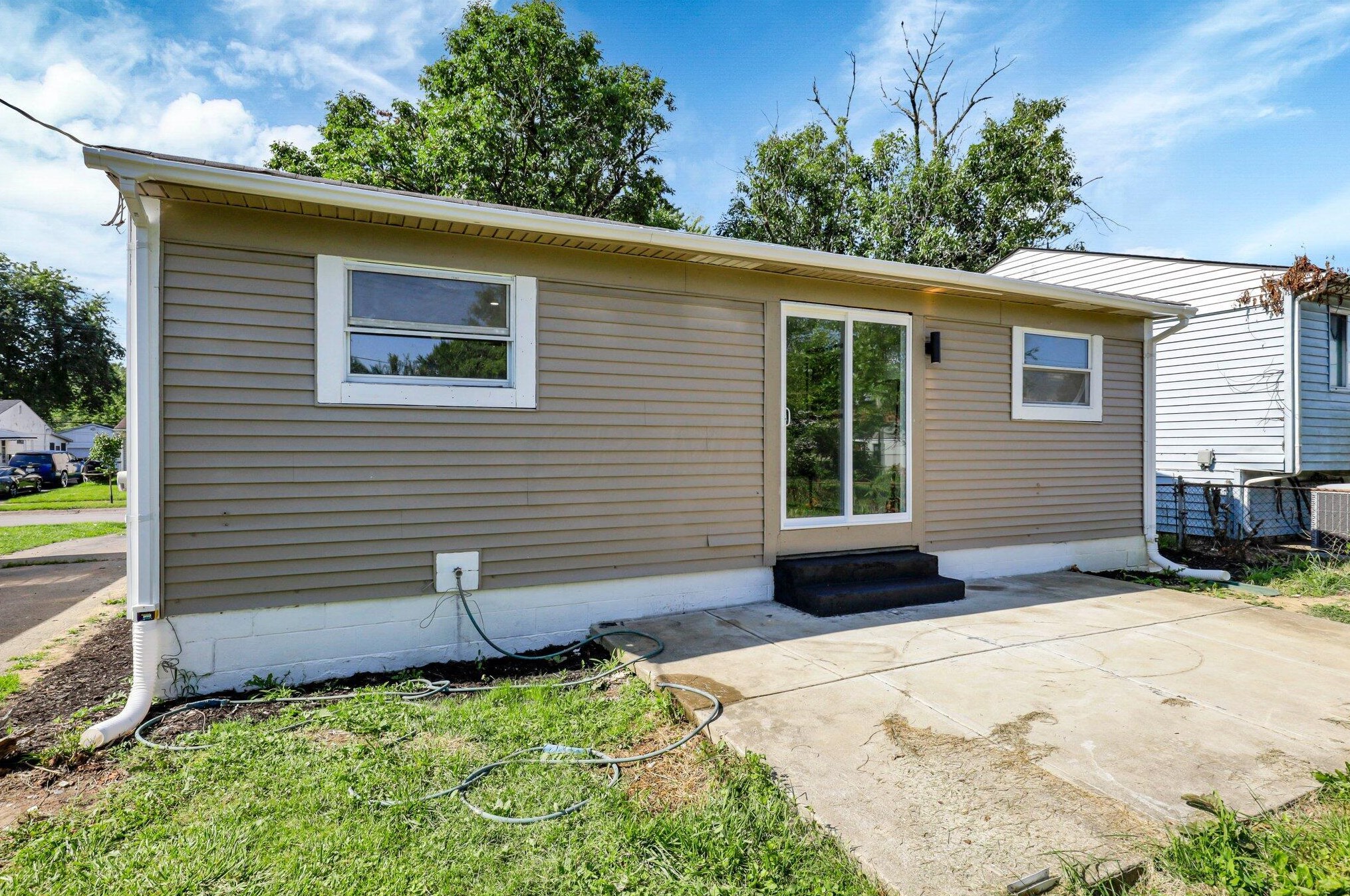 1592 Jonathan Dr, Columbus OH 43207-2735 exterior