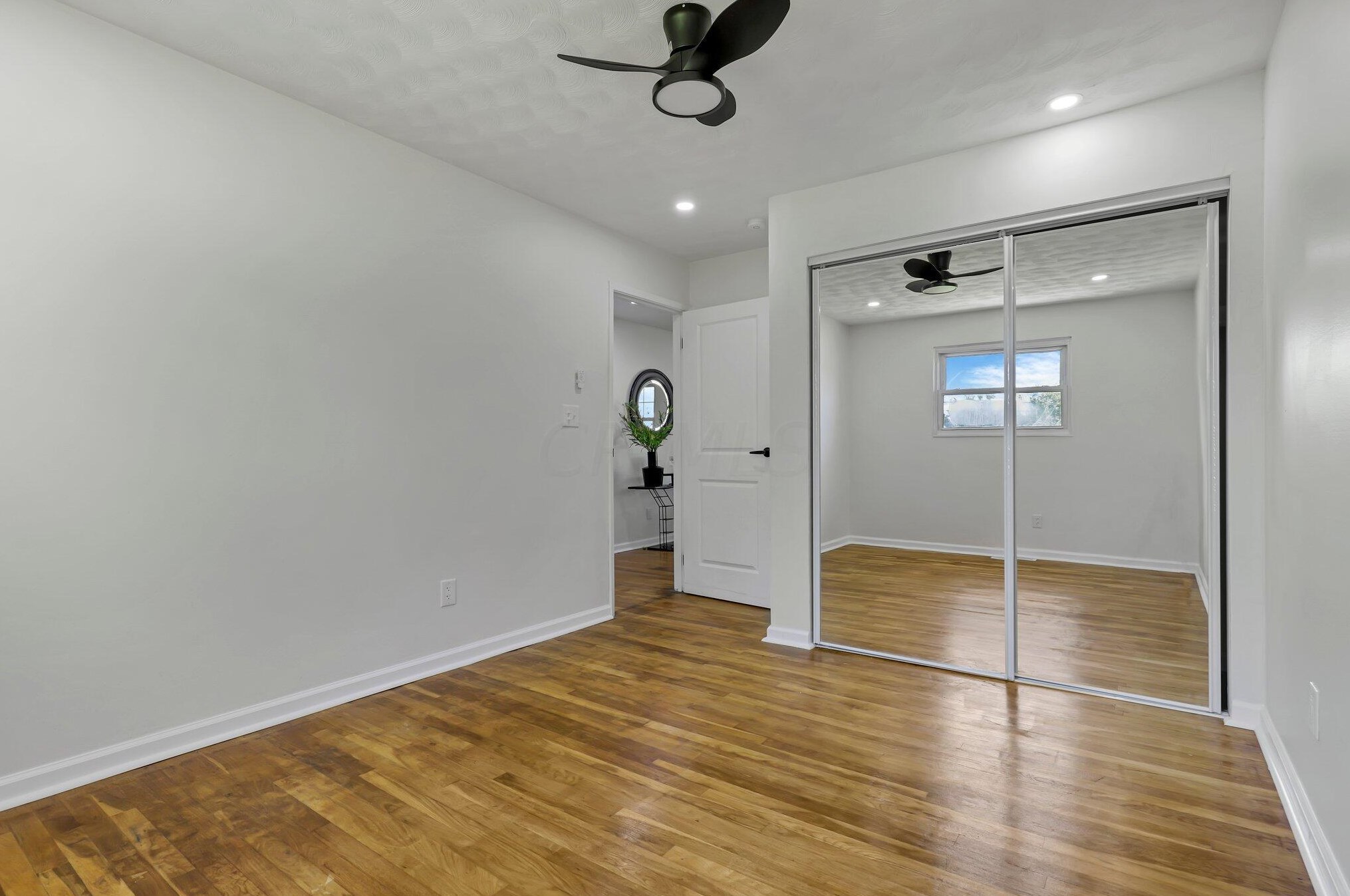 1592 Jonathan Dr, Columbus OH 43207-2735 exterior