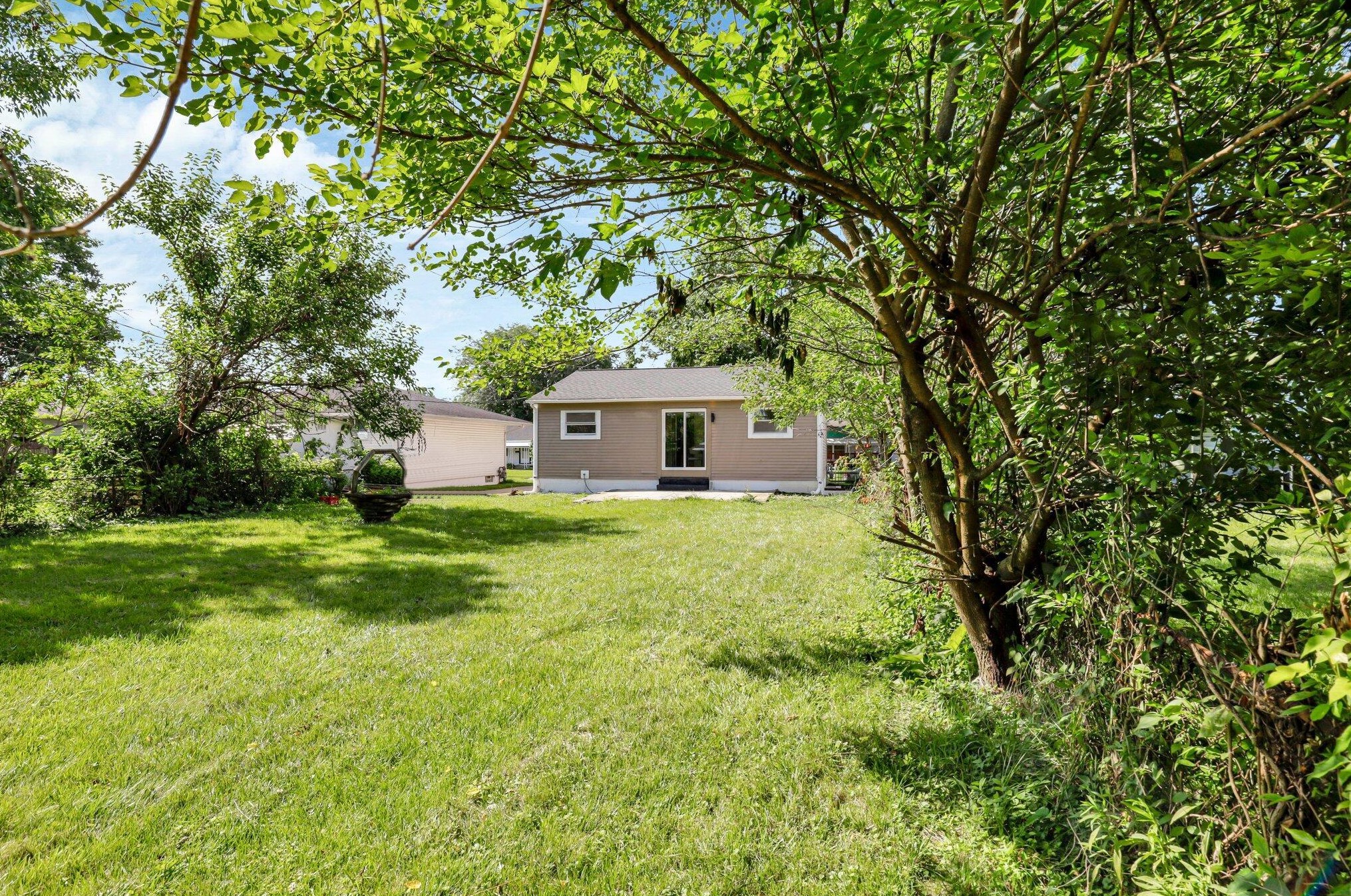 1592 Jonathan Dr, Columbus OH 43207-2735 exterior