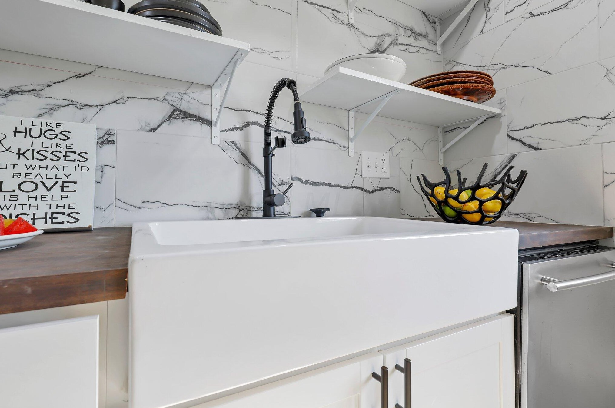 1592 Jonathan Dr, Columbus OH 43207-2735 exterior