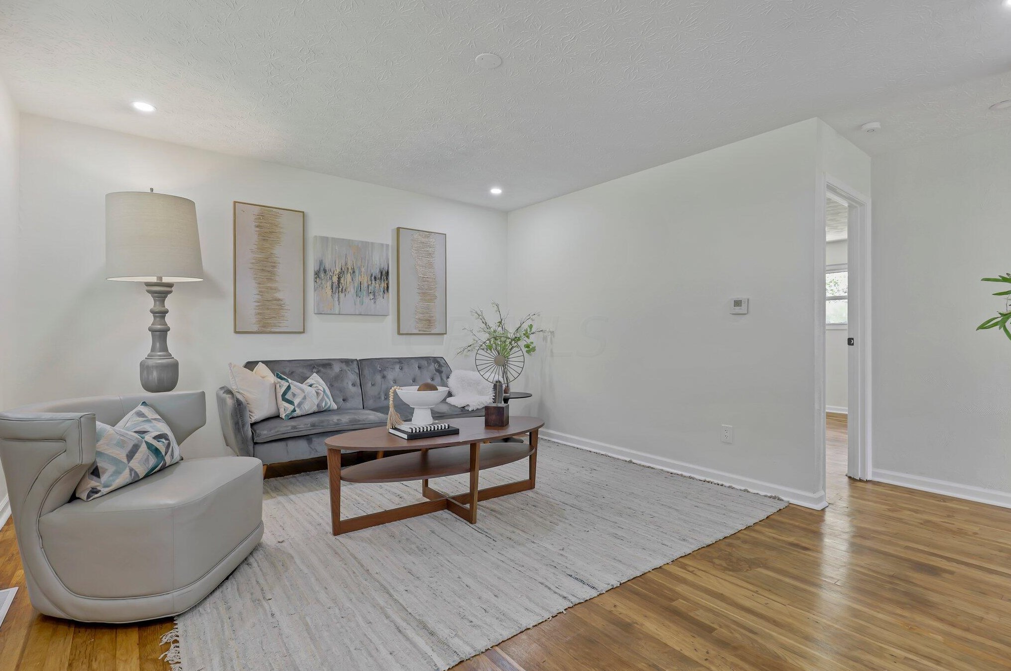 1592 Jonathan Dr, Columbus OH 43207-2735 exterior