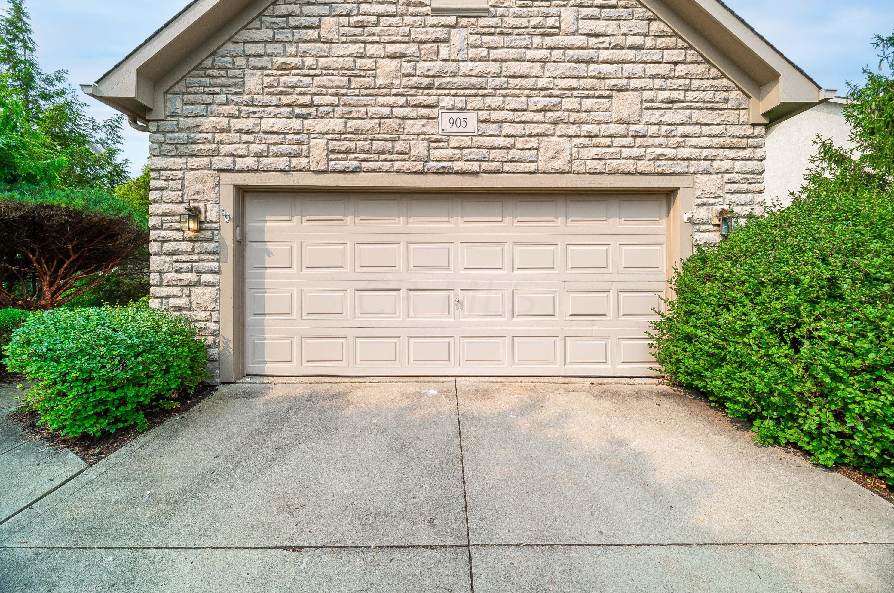 905 Augusta Glen Dr, Columbus OH 43235-5015 exterior