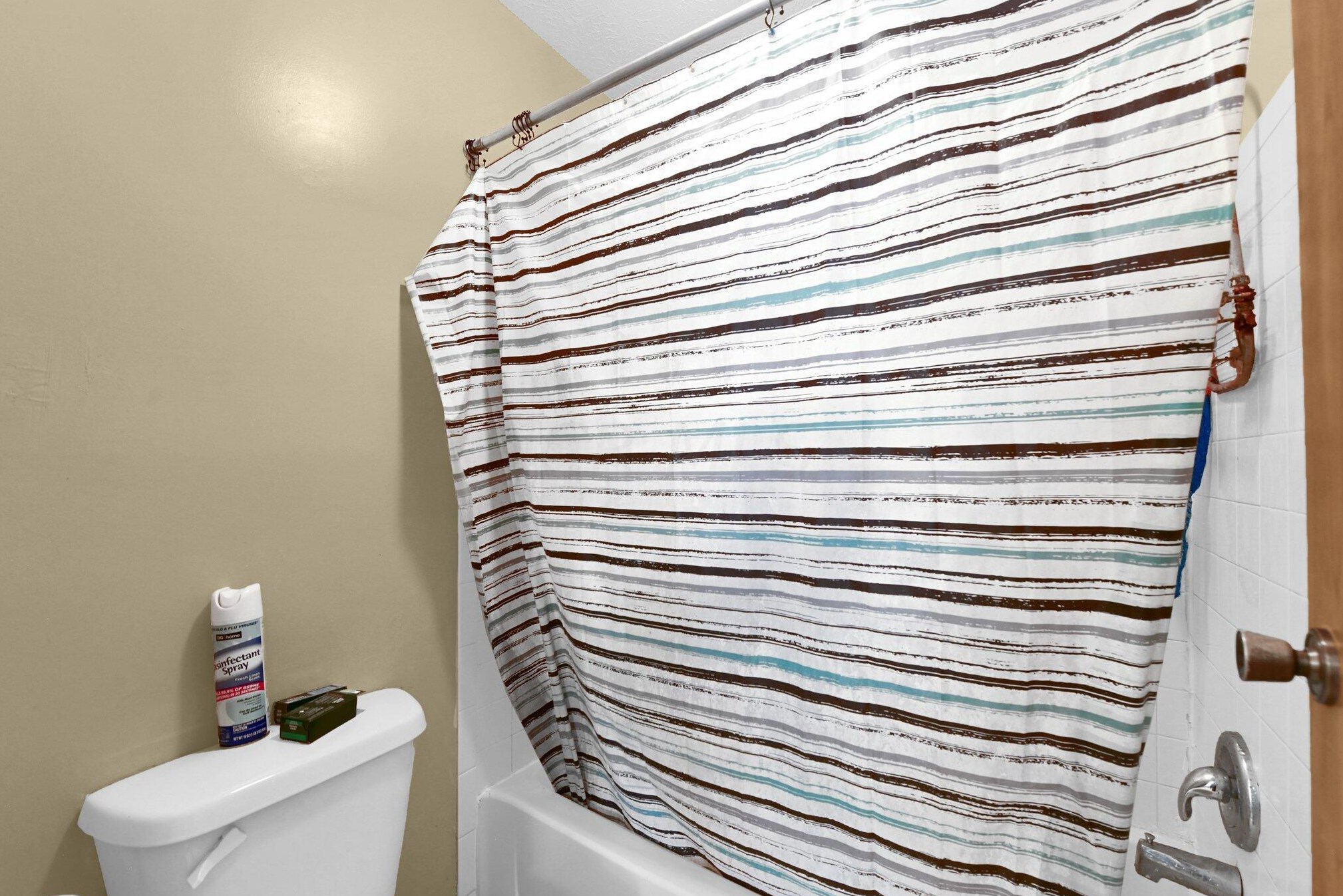 2480 Mason Vlg Ct, Columbus OH 43232-8230 exterior