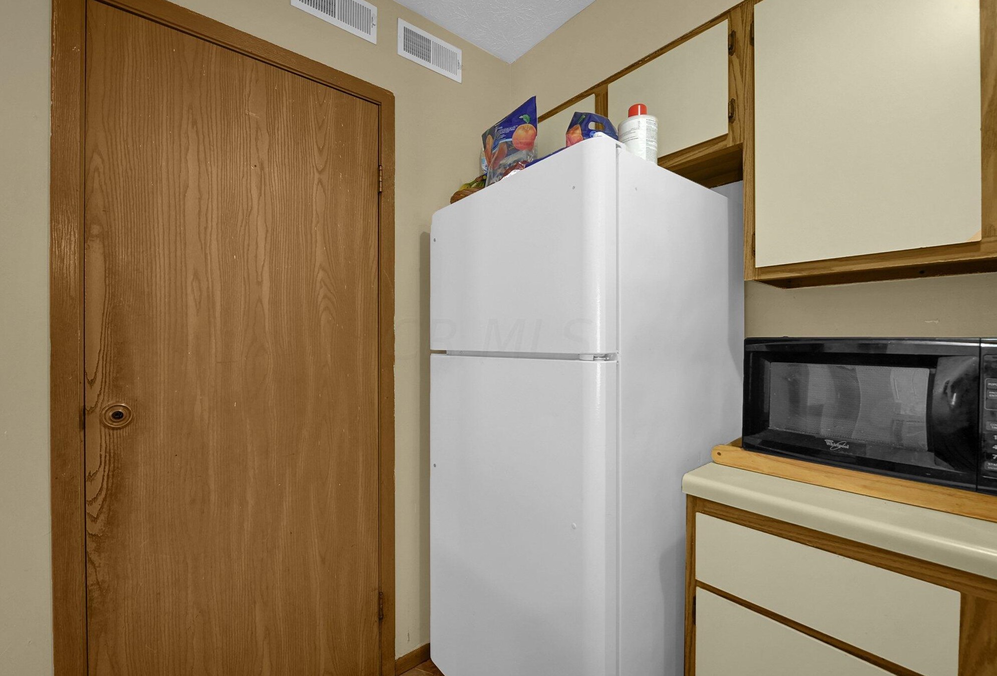 2480 Mason Vlg Ct, Columbus OH 43232-8230 exterior