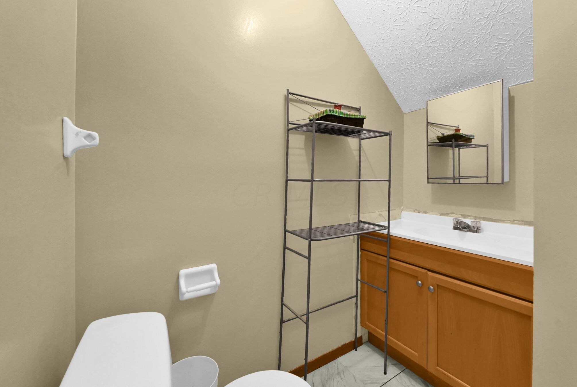 2480 Mason Vlg Ct, Columbus OH 43232-8230 exterior