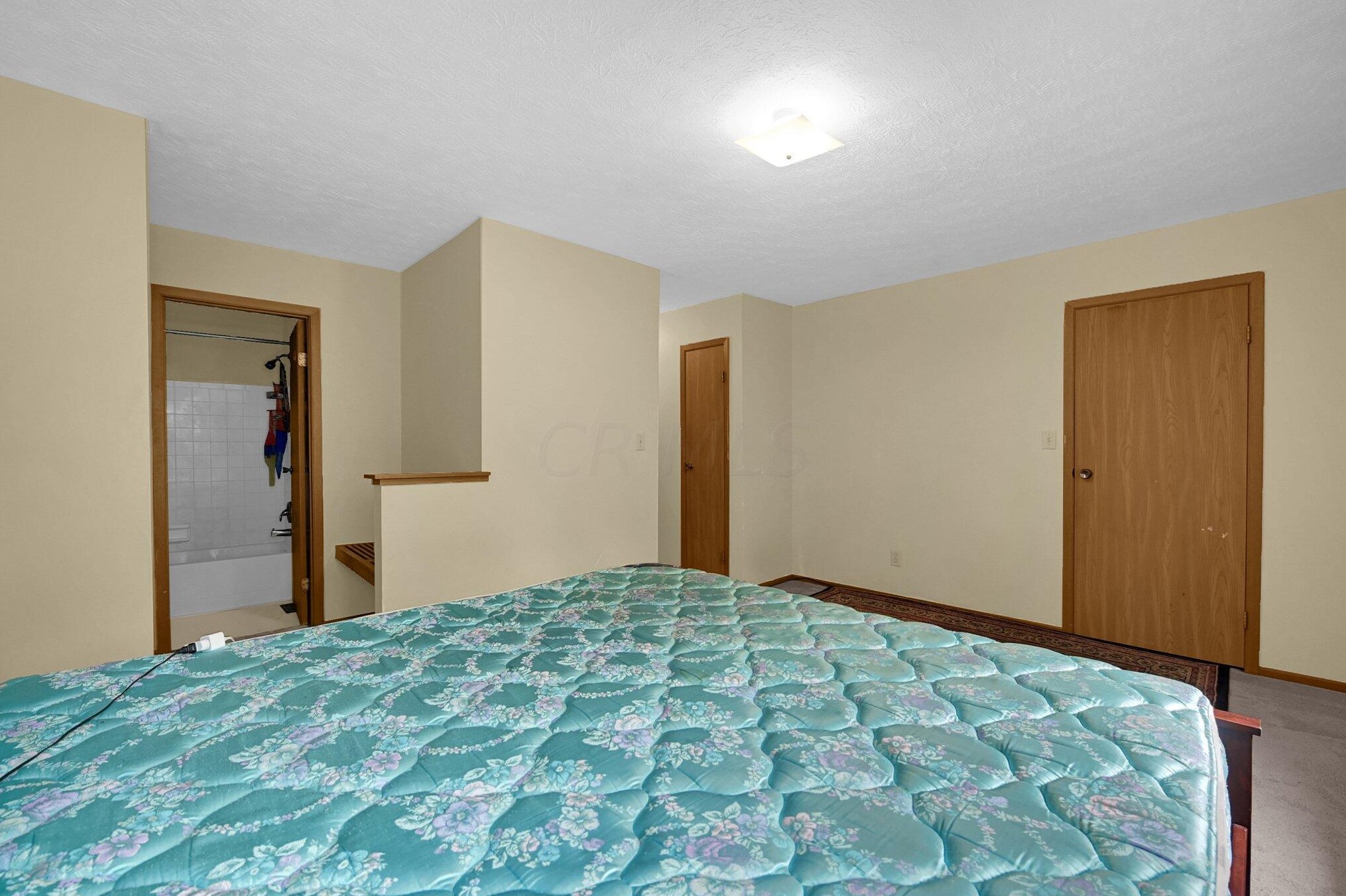 2480 Mason Vlg Ct, Columbus OH 43232-8230 exterior