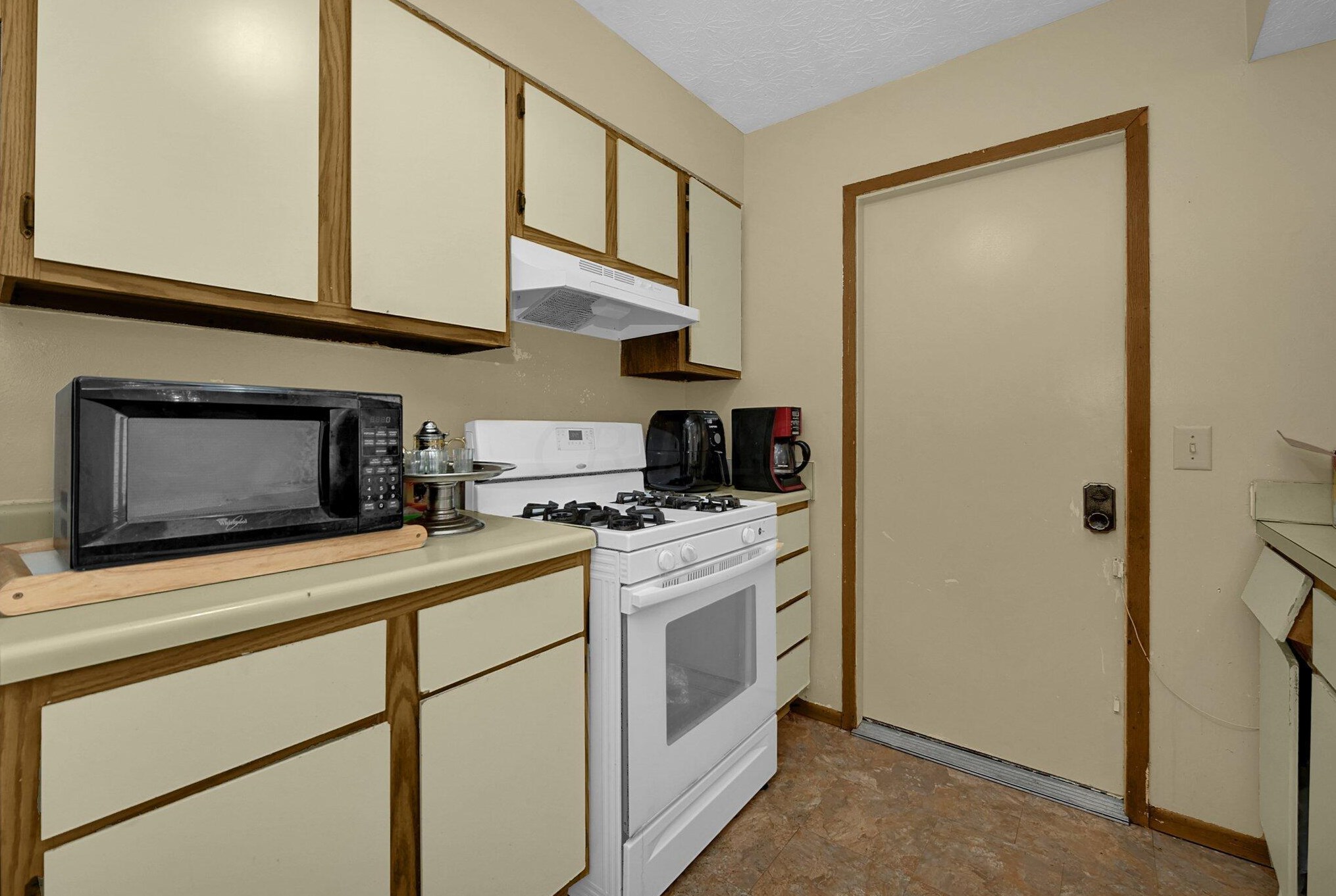 2480 Mason Vlg Ct, Columbus OH 43232-8230 exterior