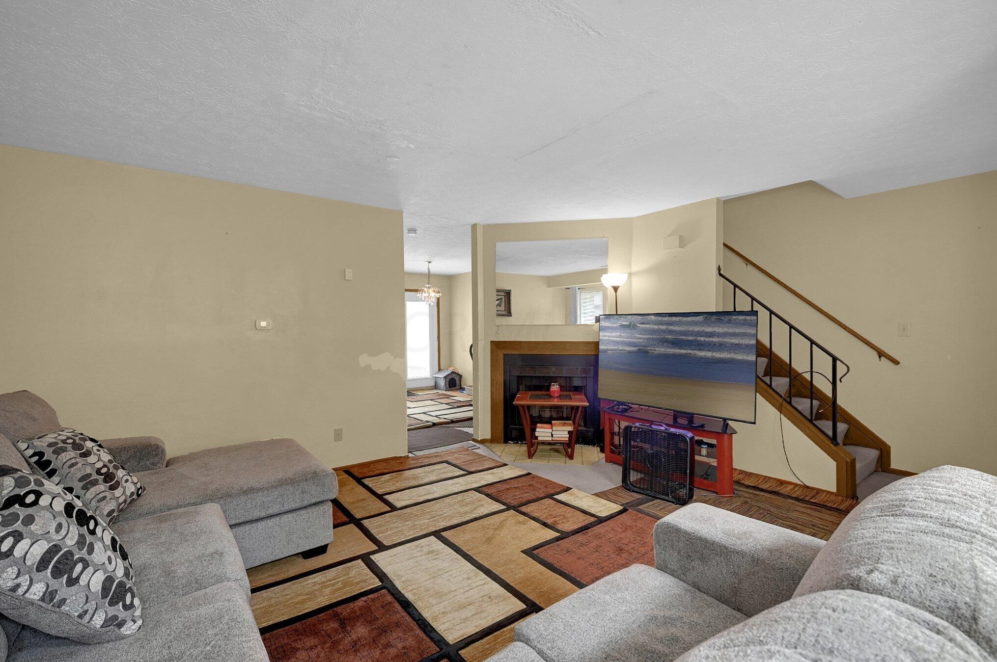 2480 Mason Vlg Ct, Columbus OH 43232-8230 exterior