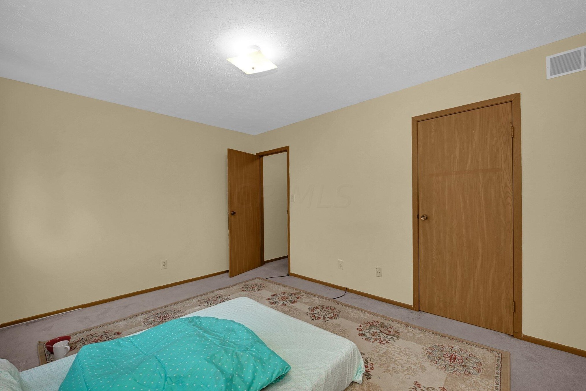 2480 Mason Vlg Ct, Columbus OH 43232-8230 exterior