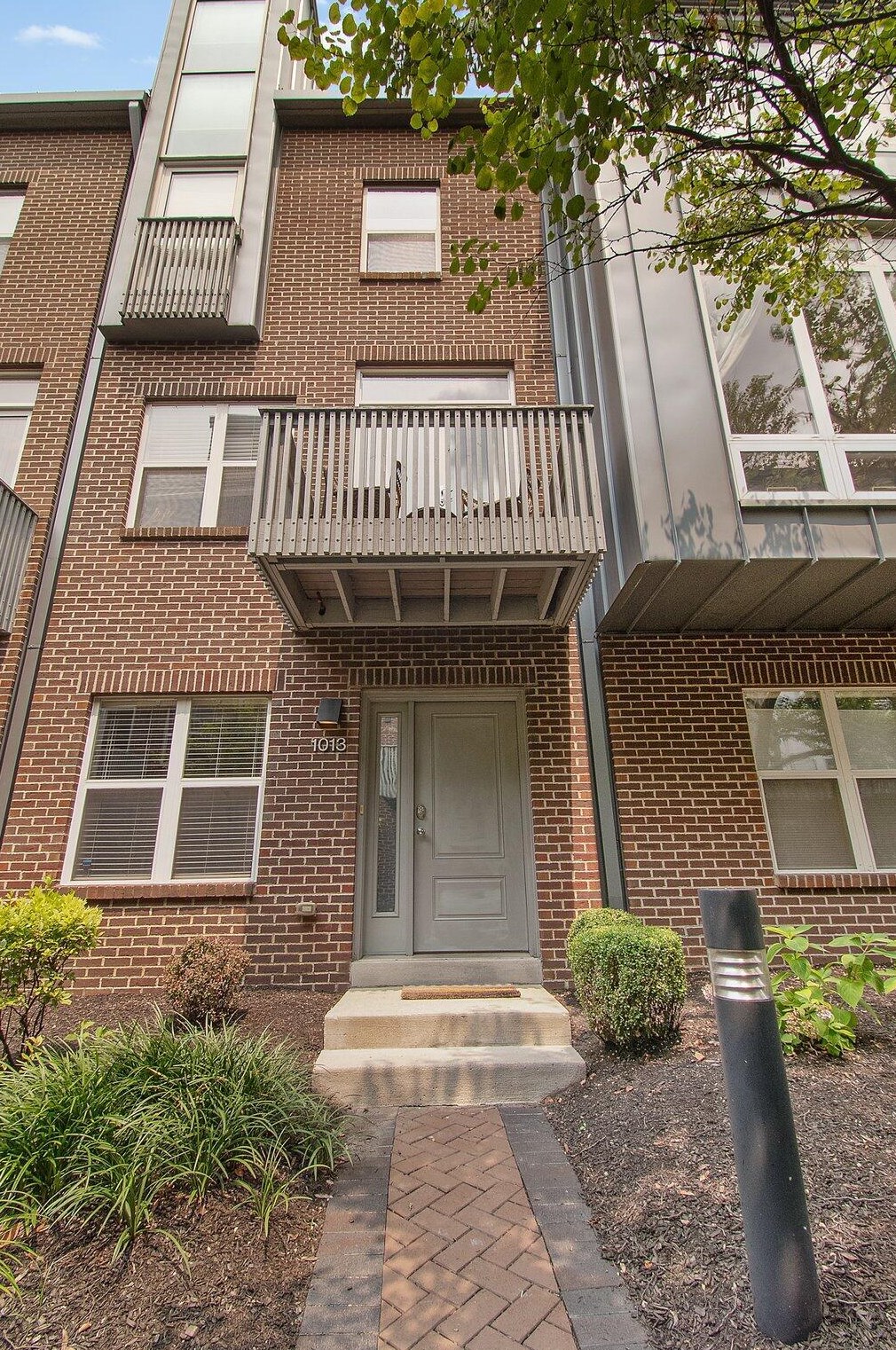 1013 Wall St, Columbus OH  43206-2560 exterior