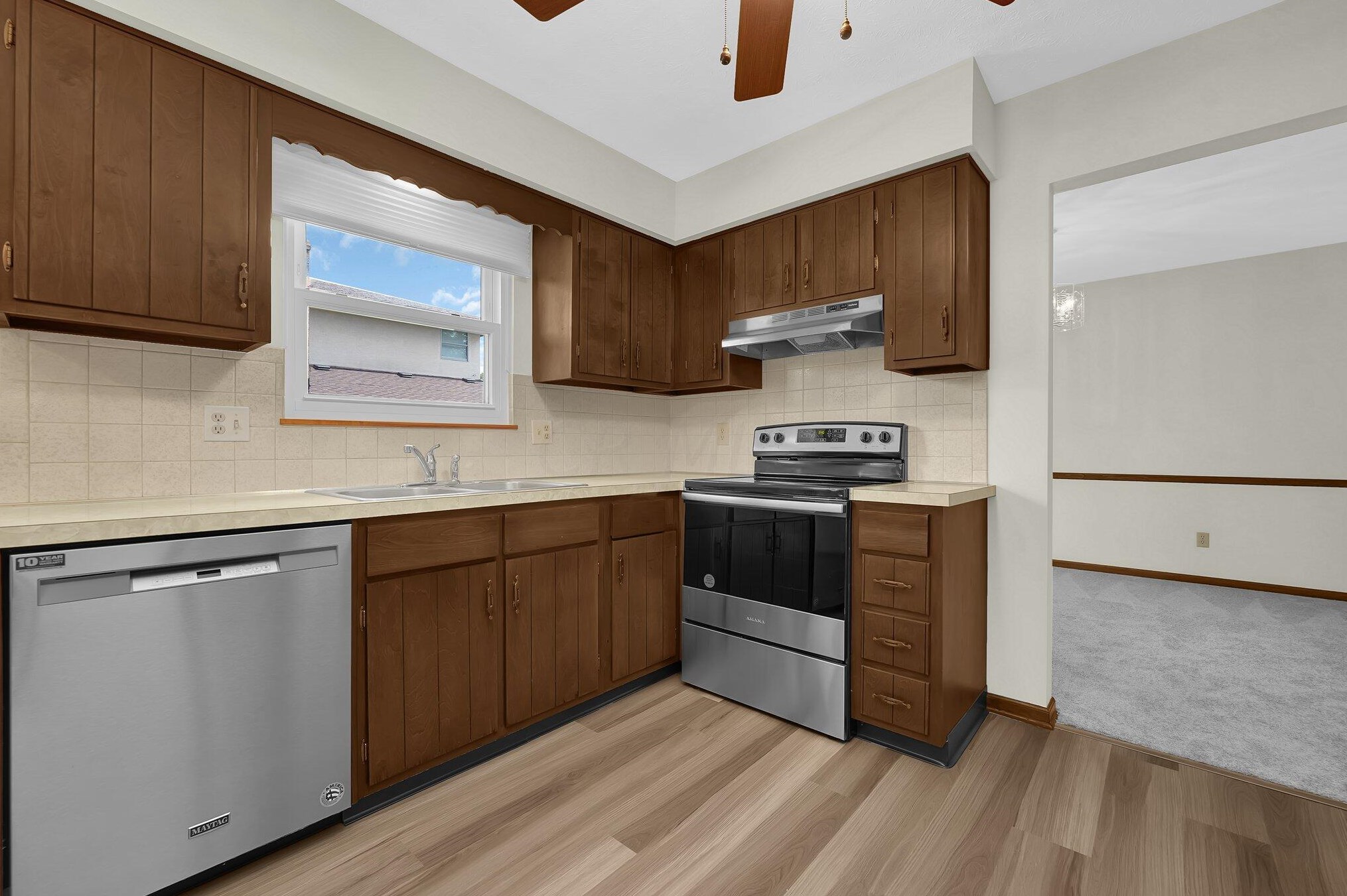 6012 Darby Ln, Columbus OH 43229-2626 exterior