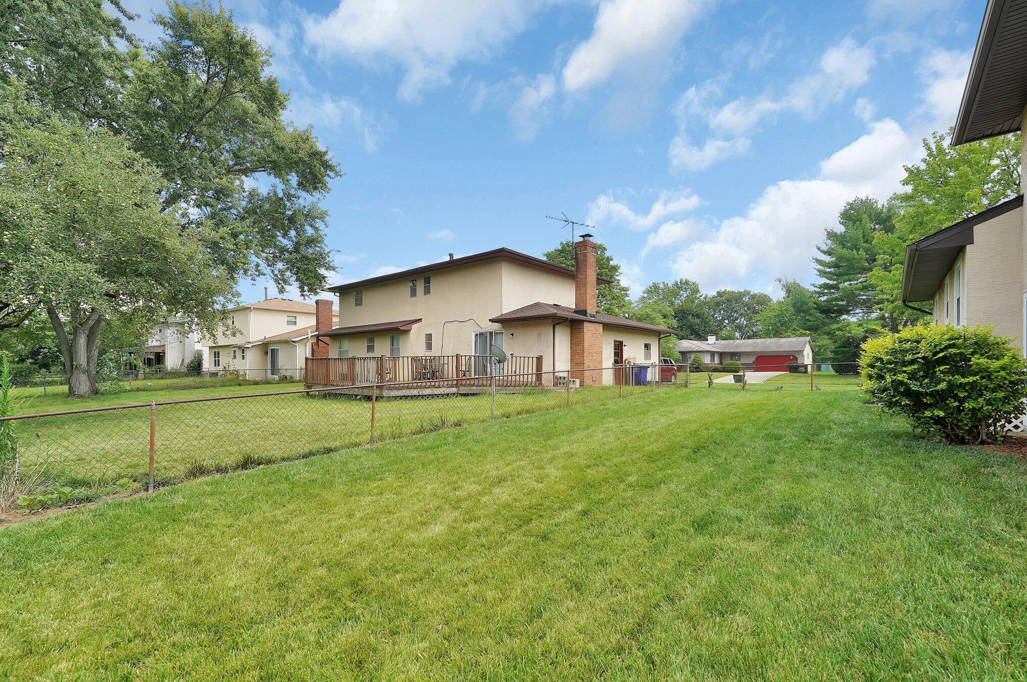 6012 Darby Ln, Columbus OH 43229-2626 exterior