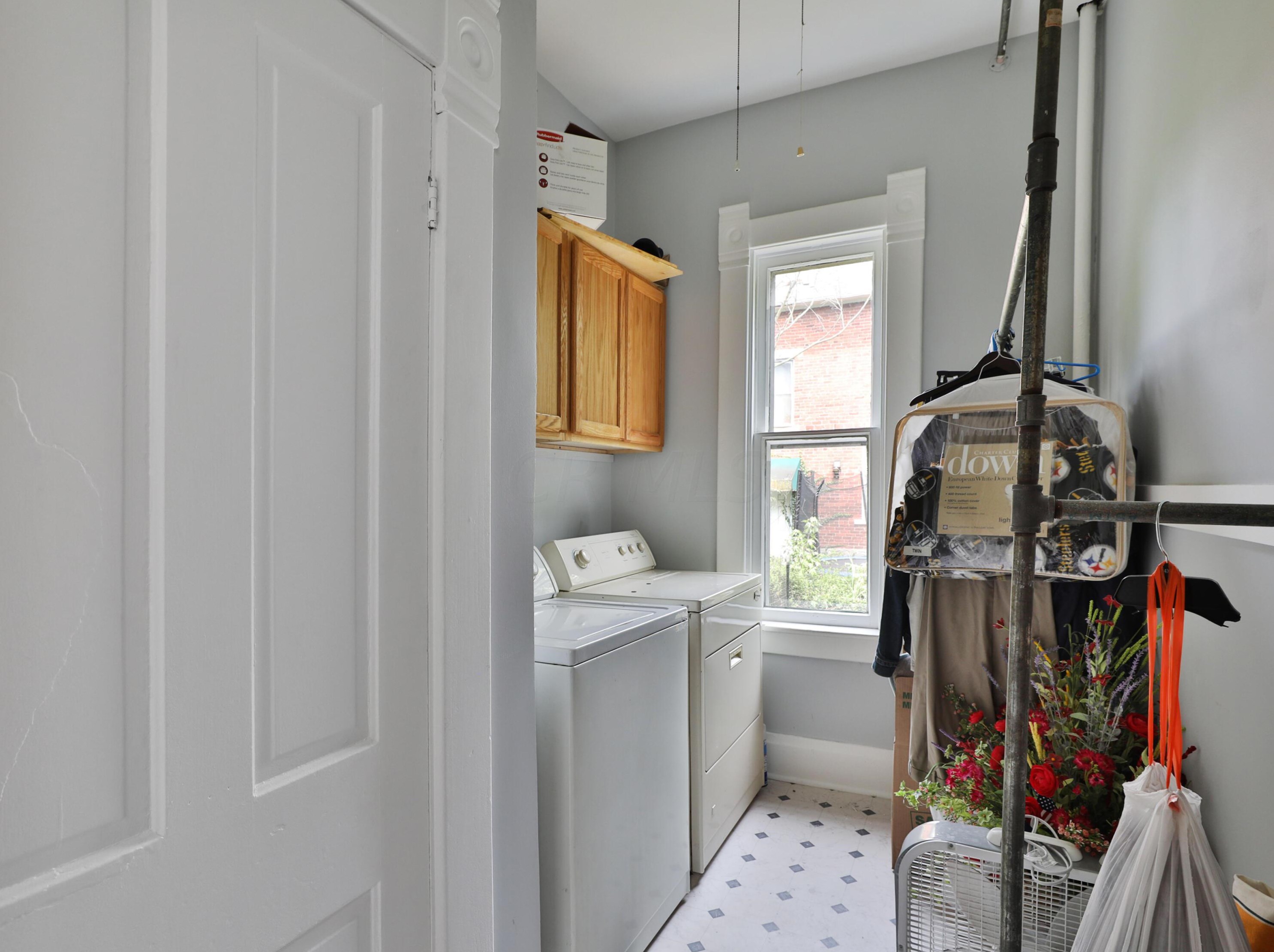 70 Warren Ave, Columbus OH 43204-3052 exterior